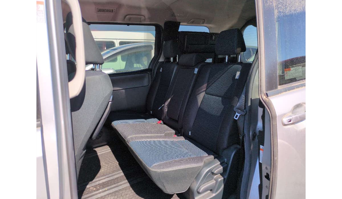 2019 Toyota Voxy image-7