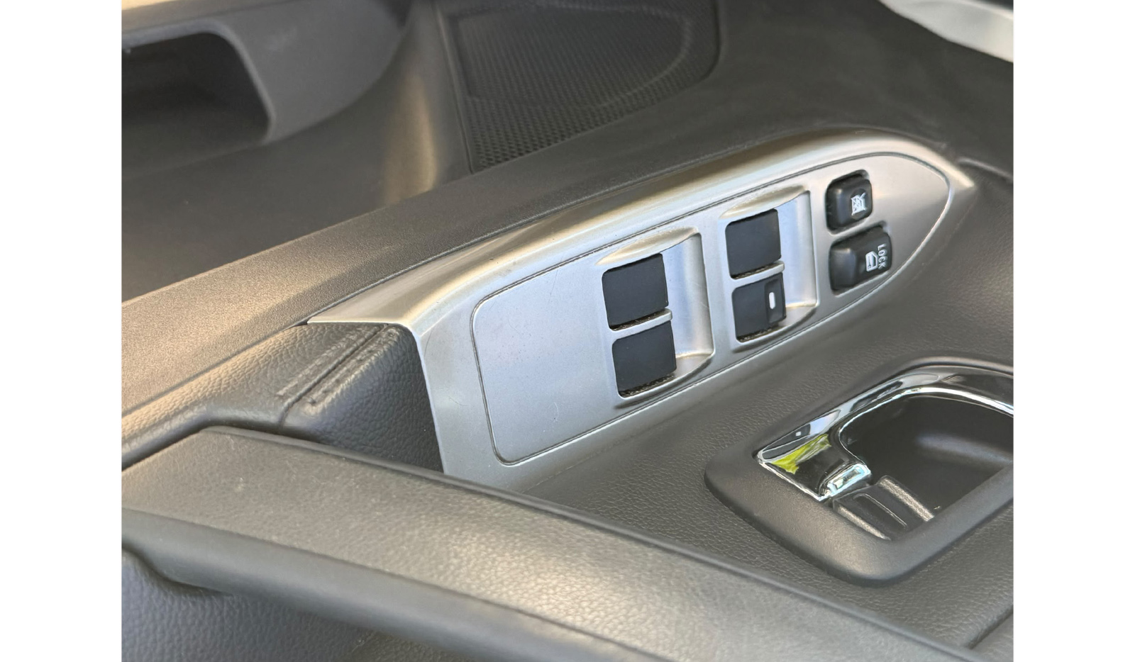 2019 Mitsubishi Pajero image-8