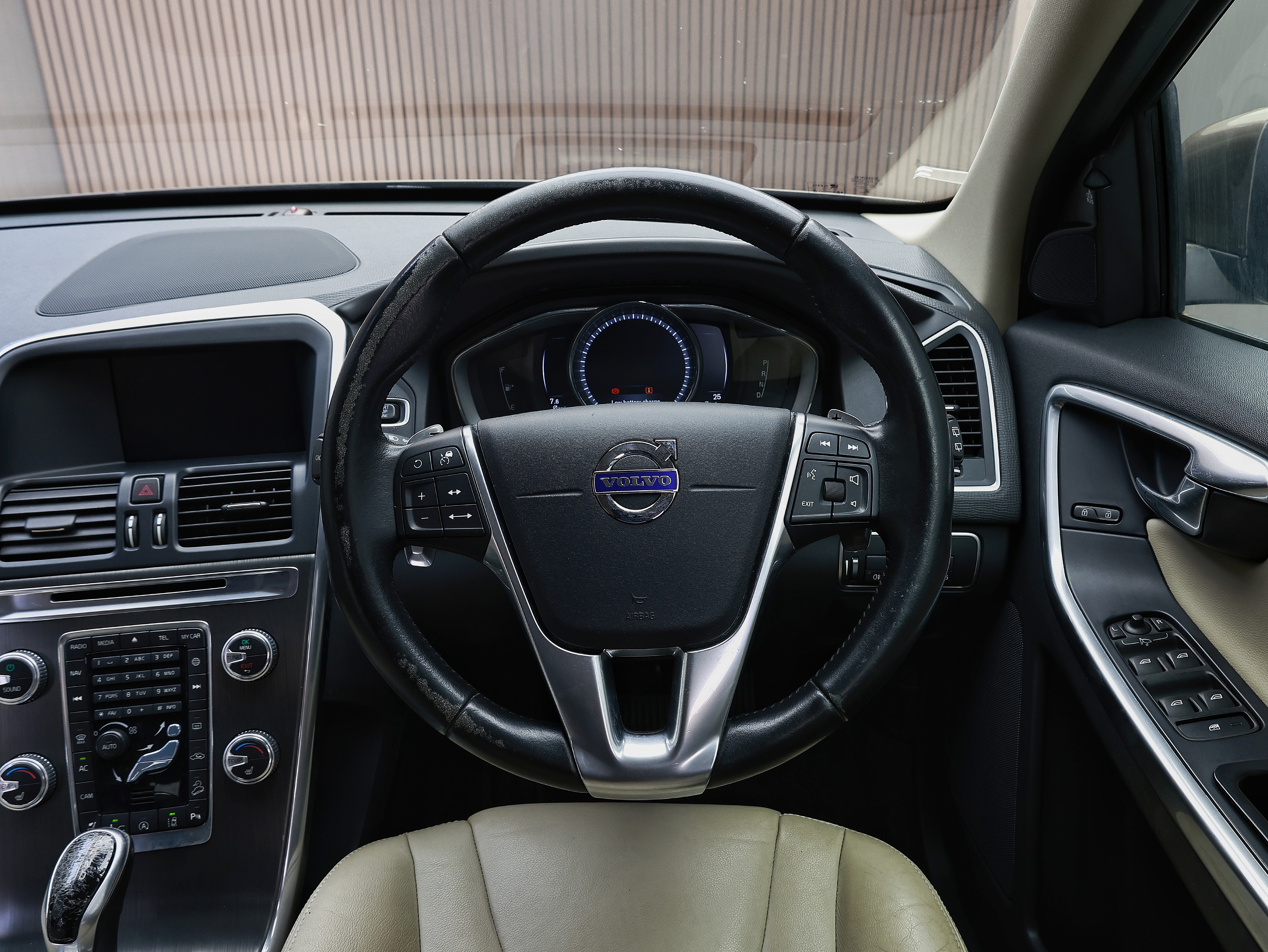2016 Volvo XC60 SE 4WD T5 Awd image-9