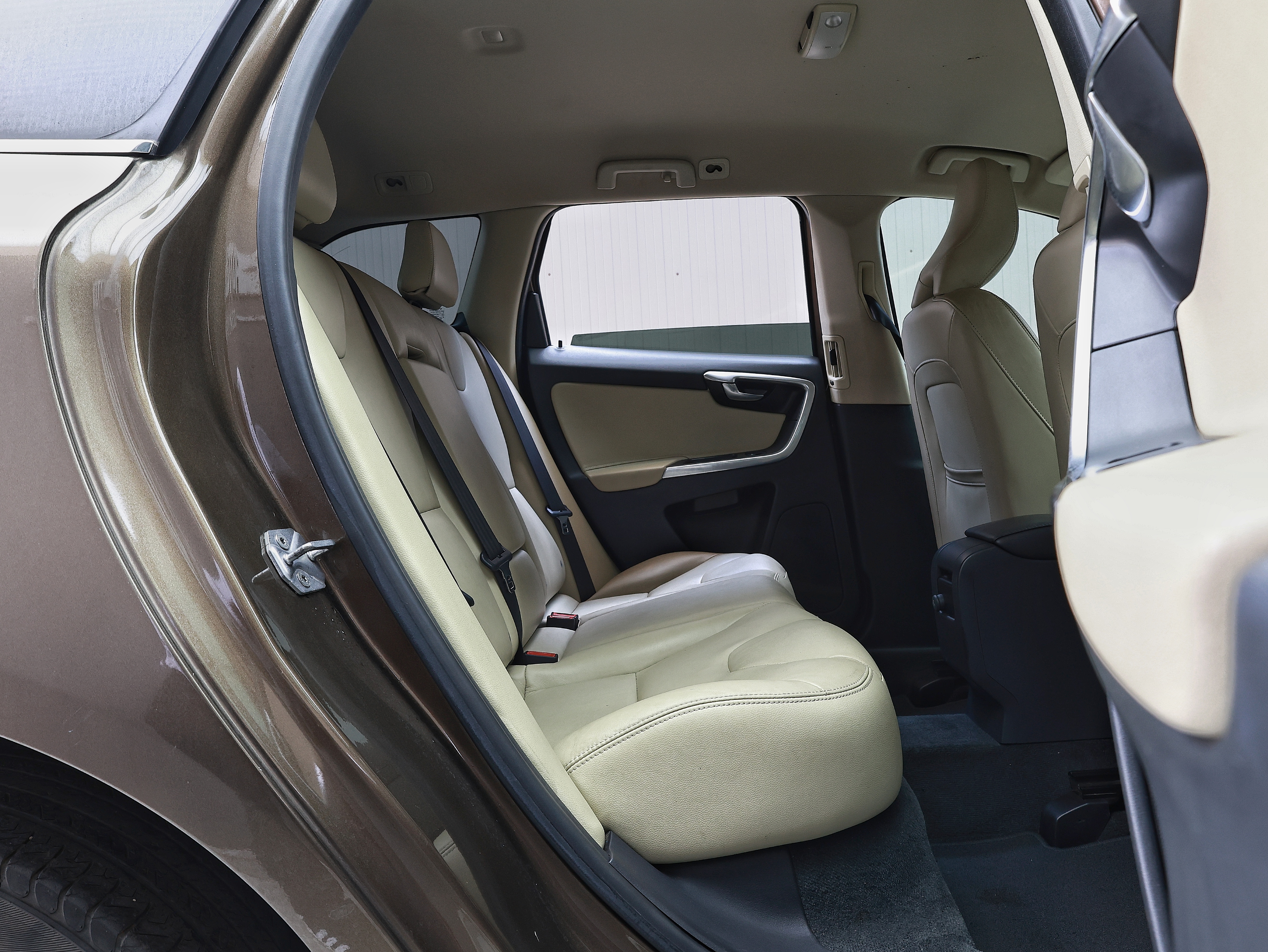2016 Volvo XC60 SE 4WD T5 Awd image-13