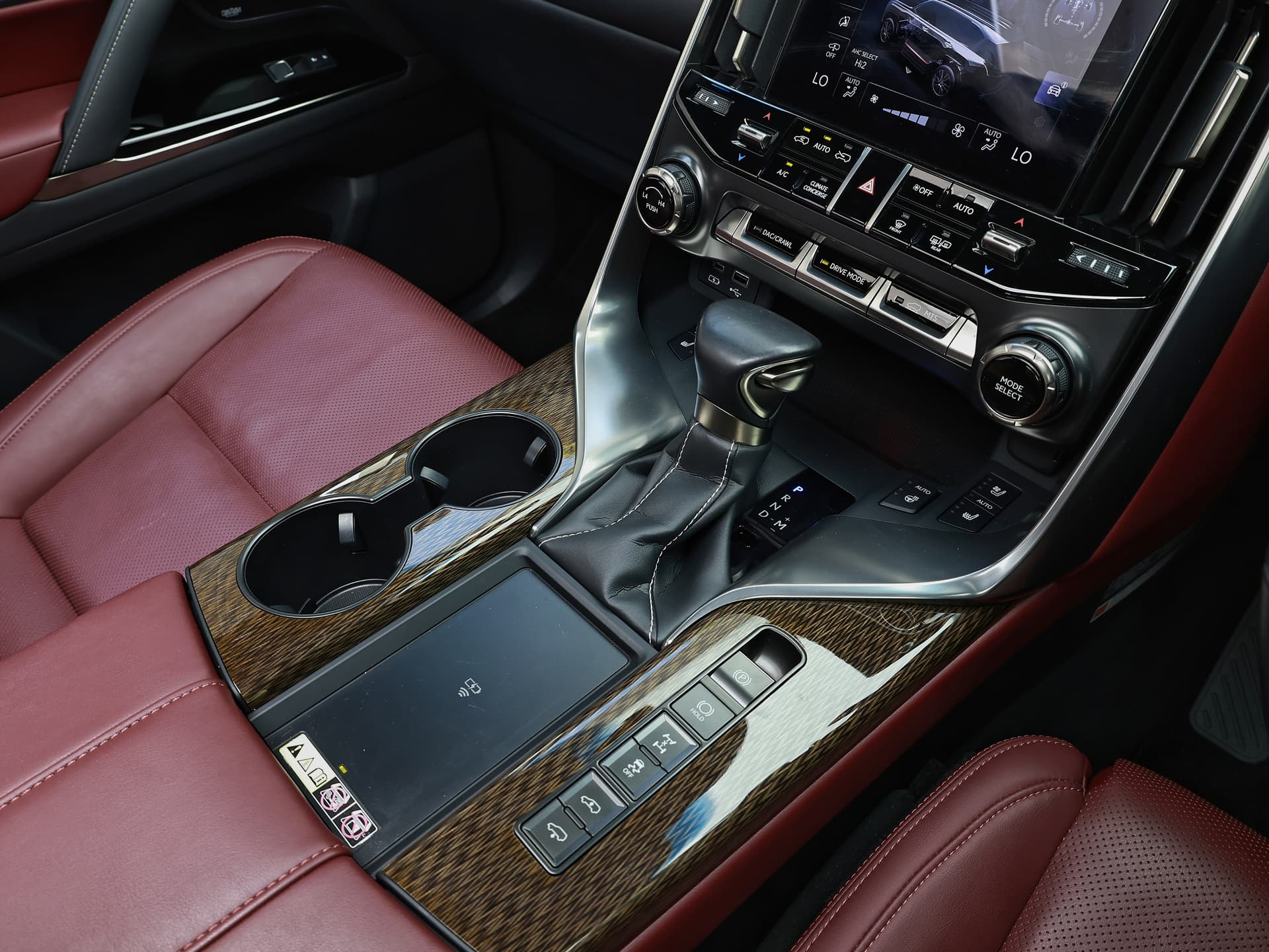 2022 Lexus Lx500d image-10