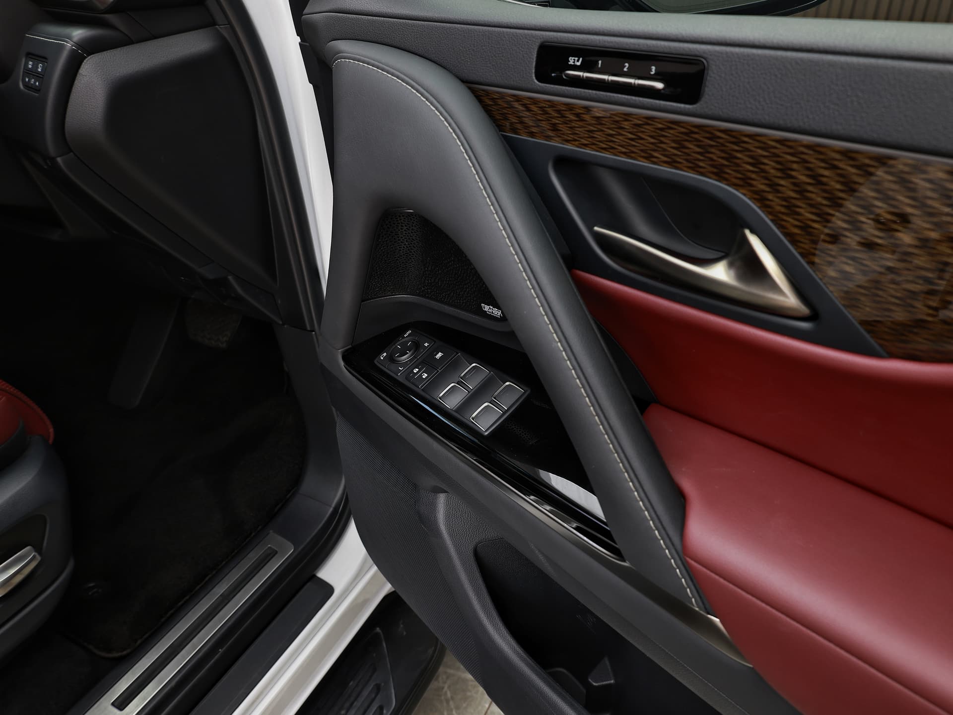 2022 Lexus Lx500d image-11