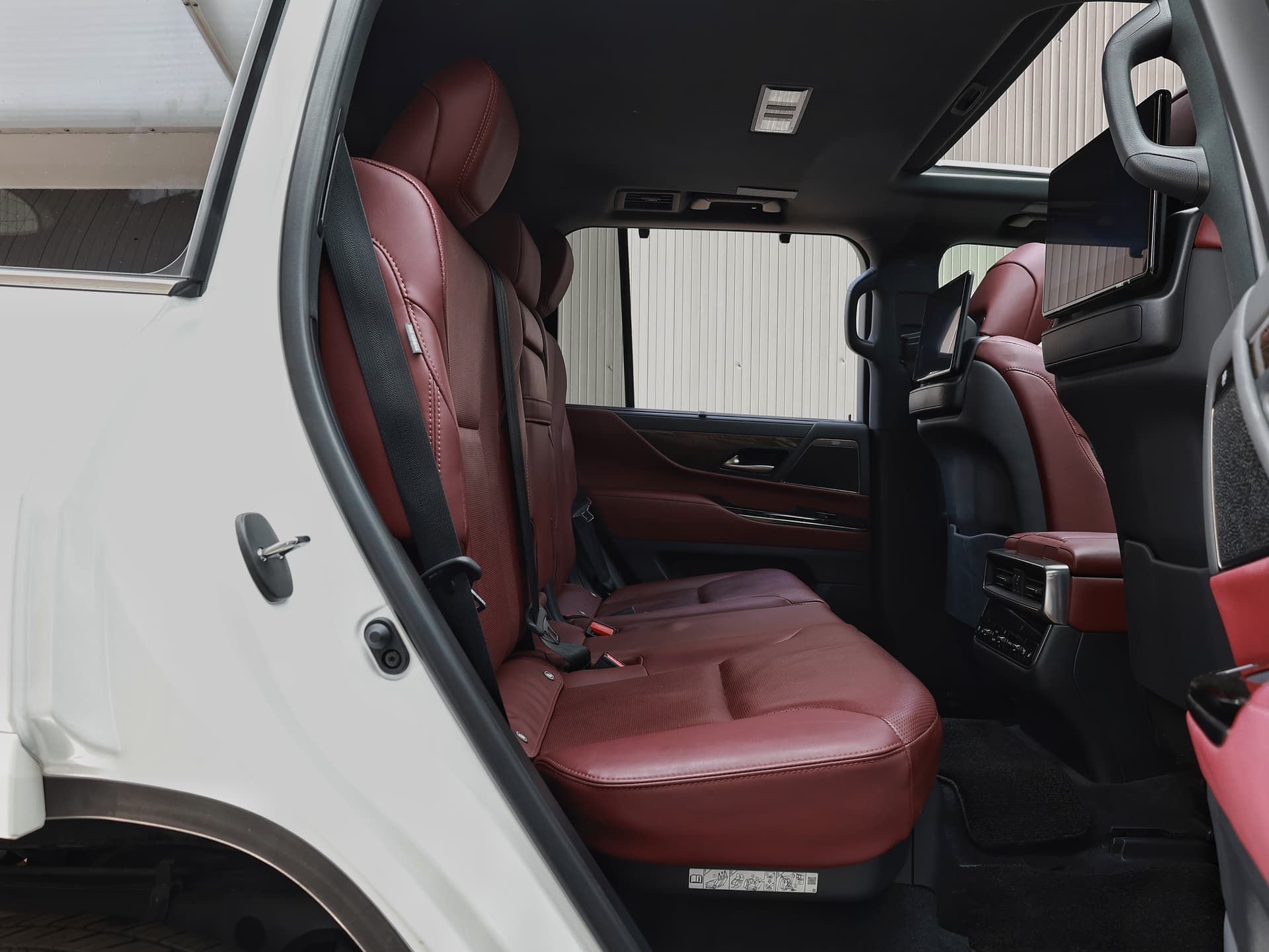 2022 Lexus Lx500d image-13