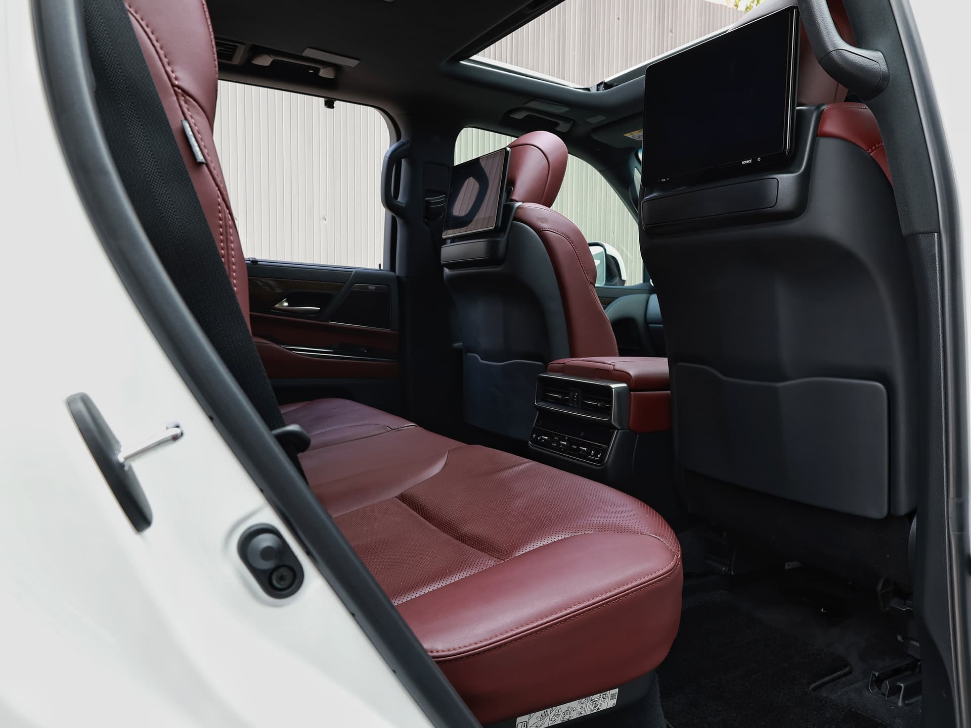 2022 Lexus Lx500d image-14