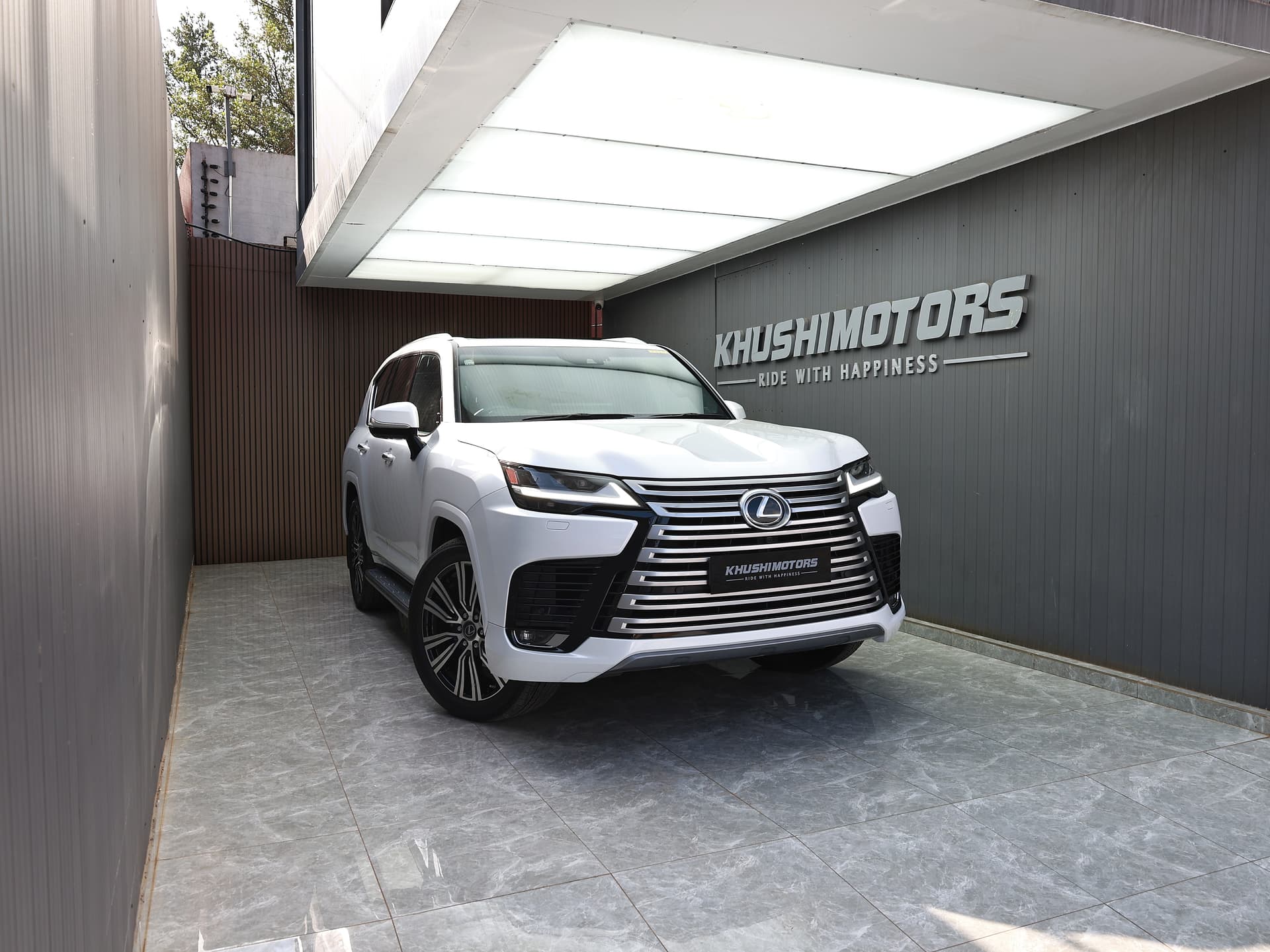 2022 Lexus Lx500d image-1
