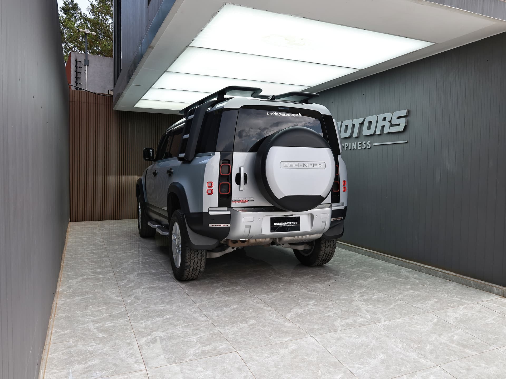 2021 Land Rover Defender image-4
