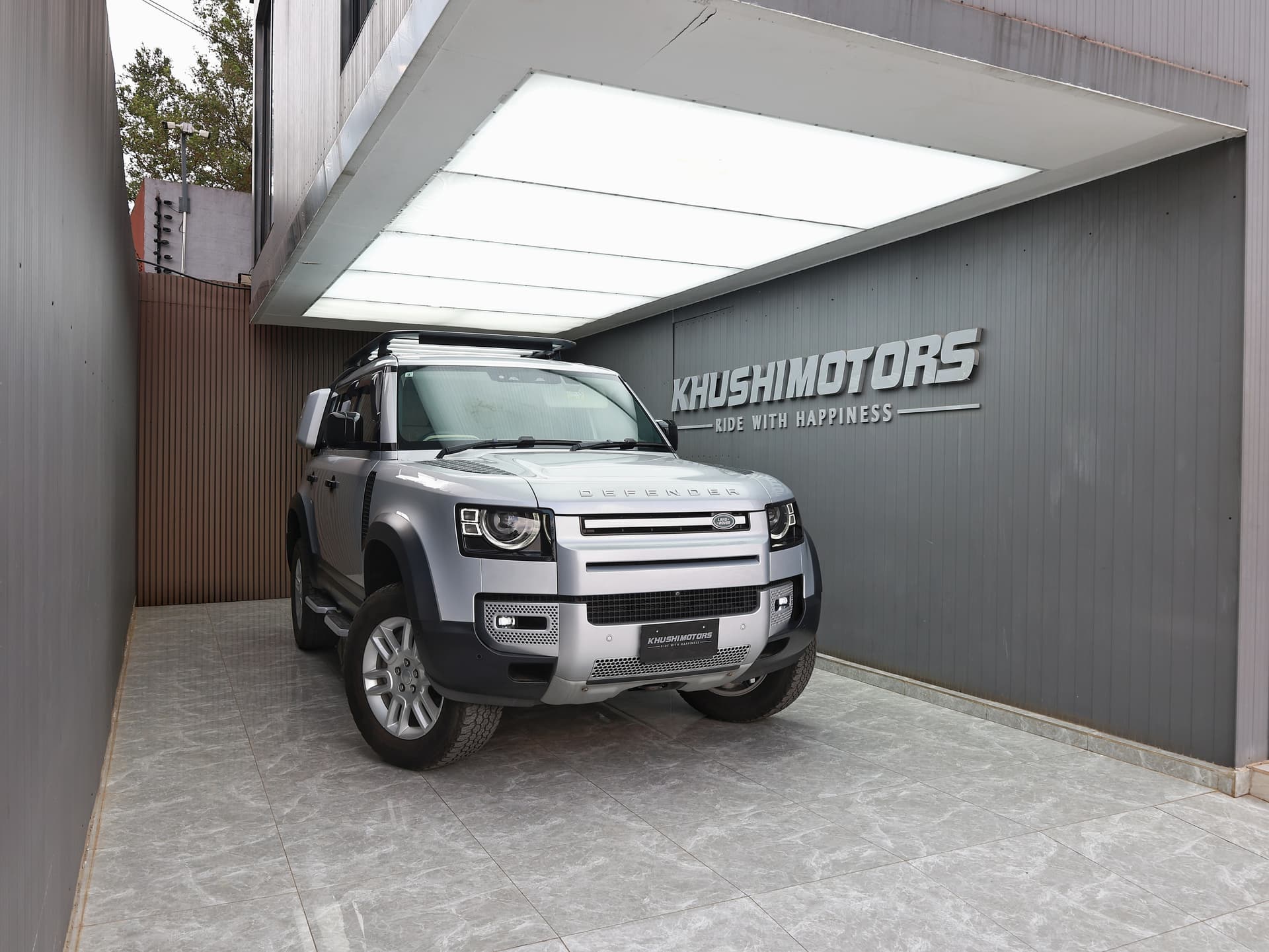 2021 Land Rover Defender image-1