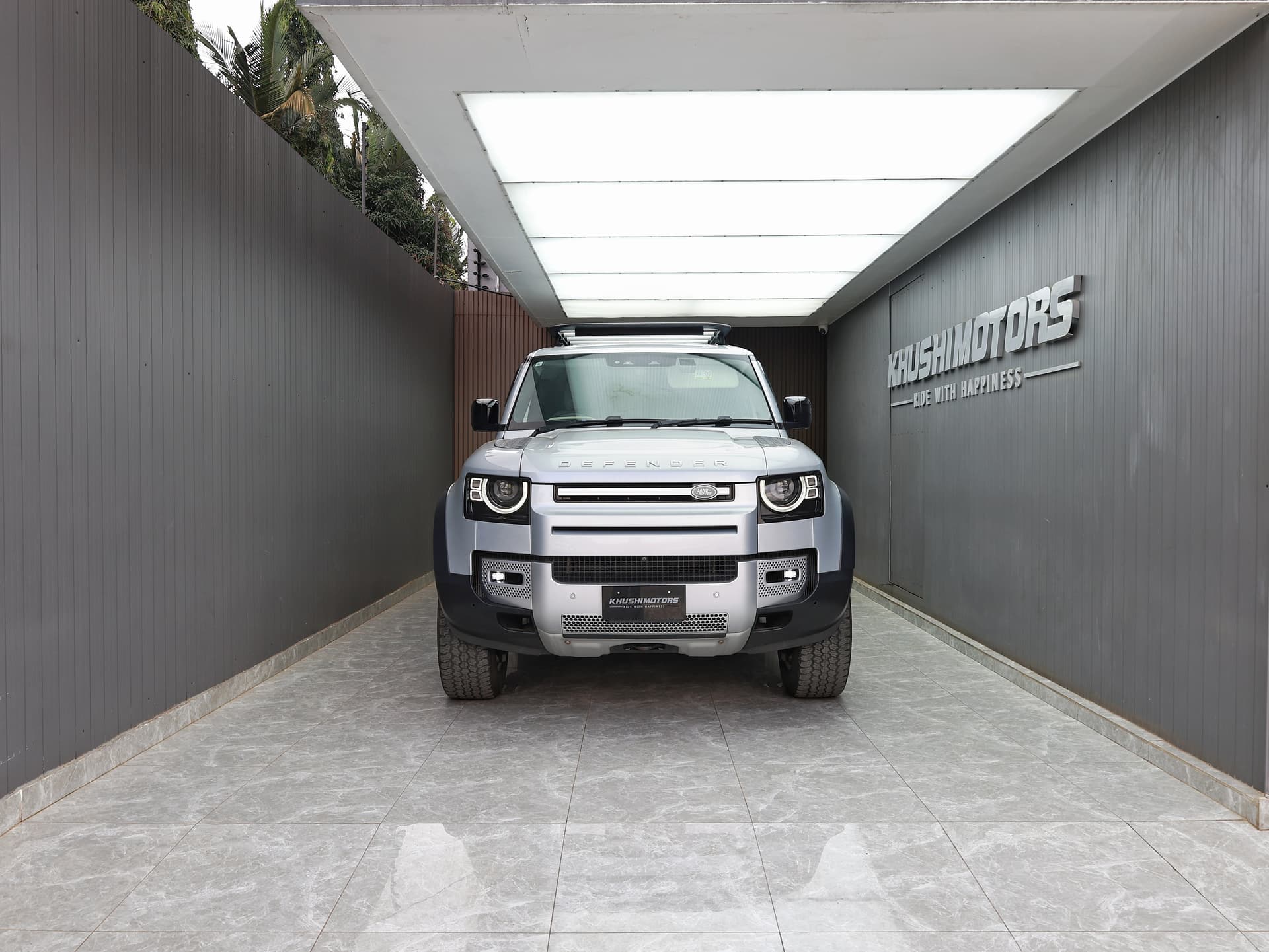 2021 Land Rover Defender image-2