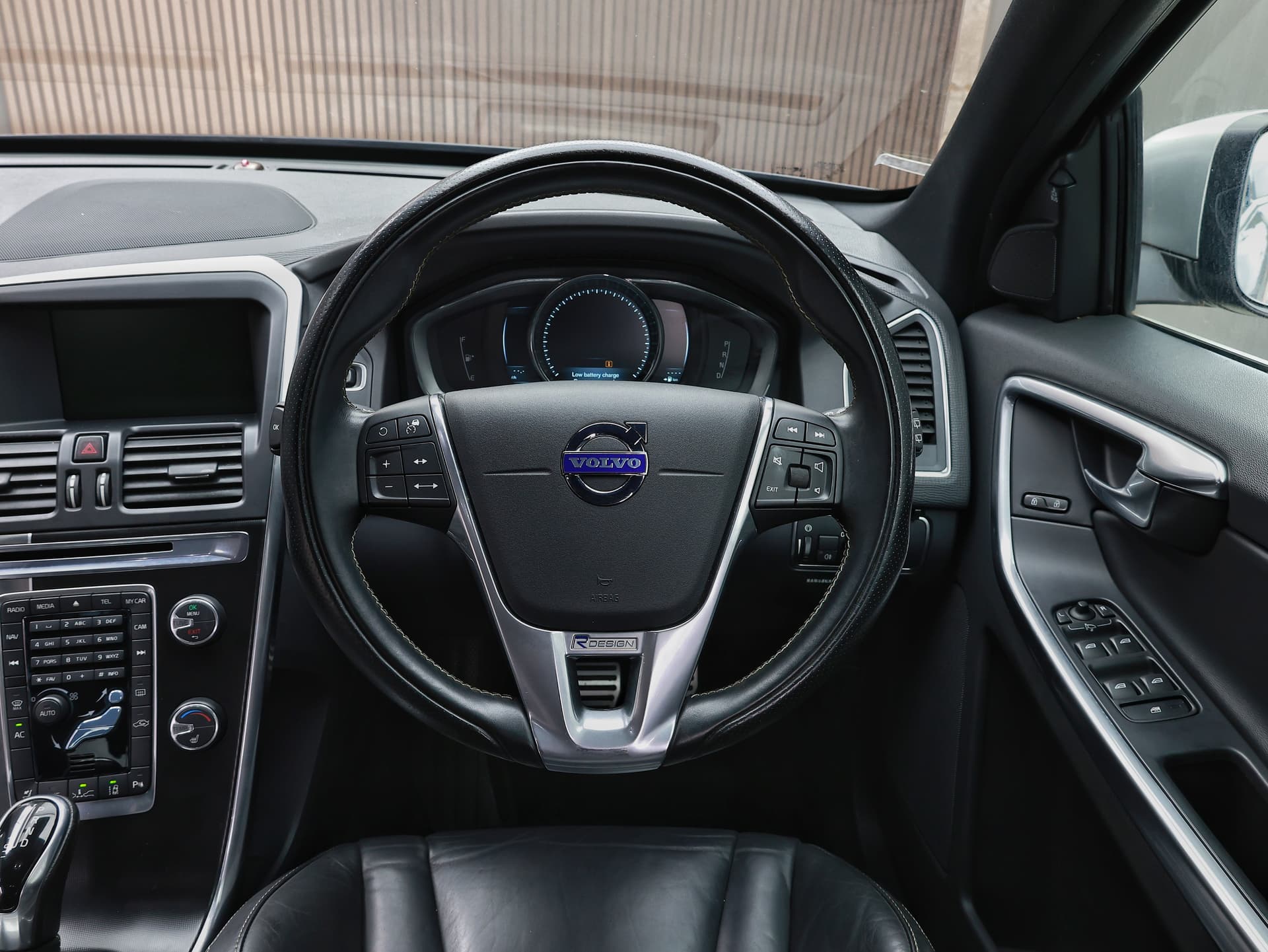 2013 Volvo XC60 T5 R-Design image-9