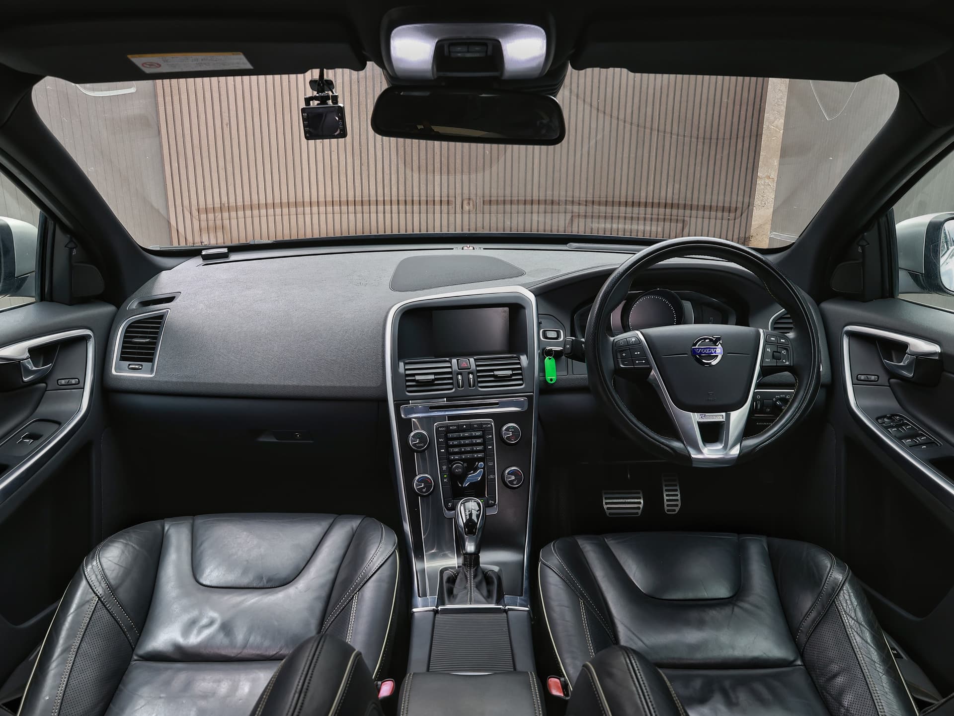 2013 Volvo XC60 T5 R-Design image-11