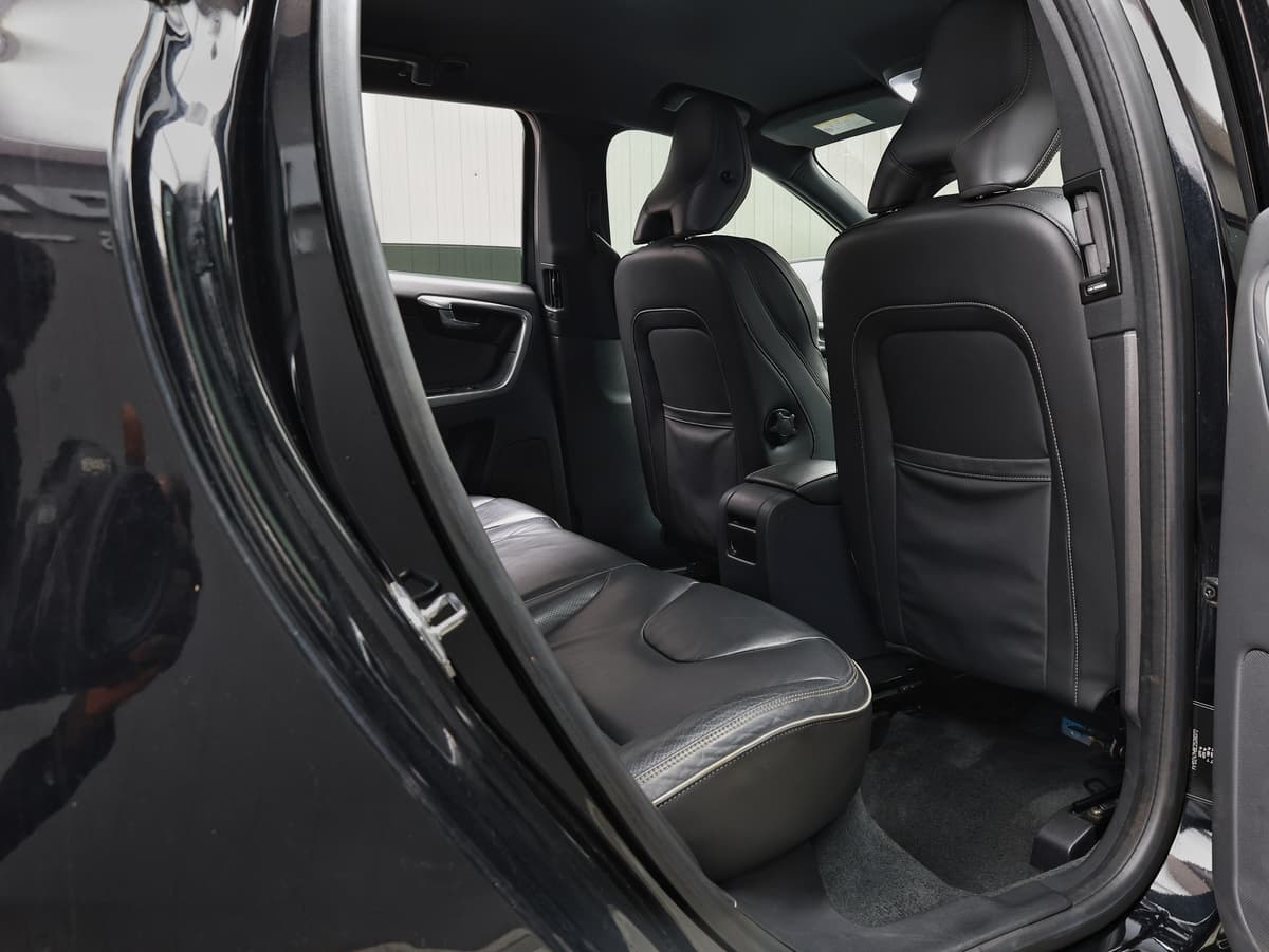 2013 Volvo XC60 T5 R-Design image-14