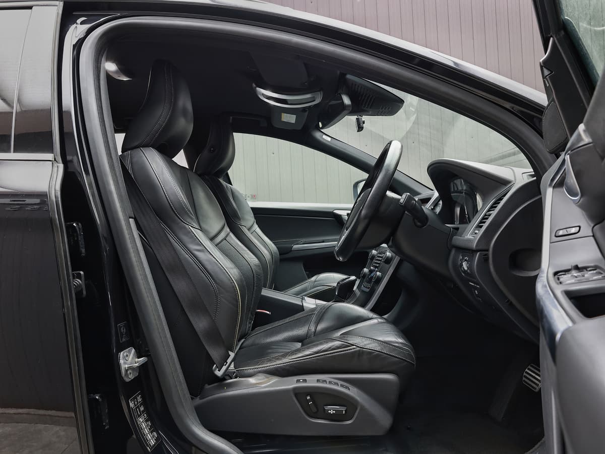 2013 Volvo XC60 T5 R-Design image-7