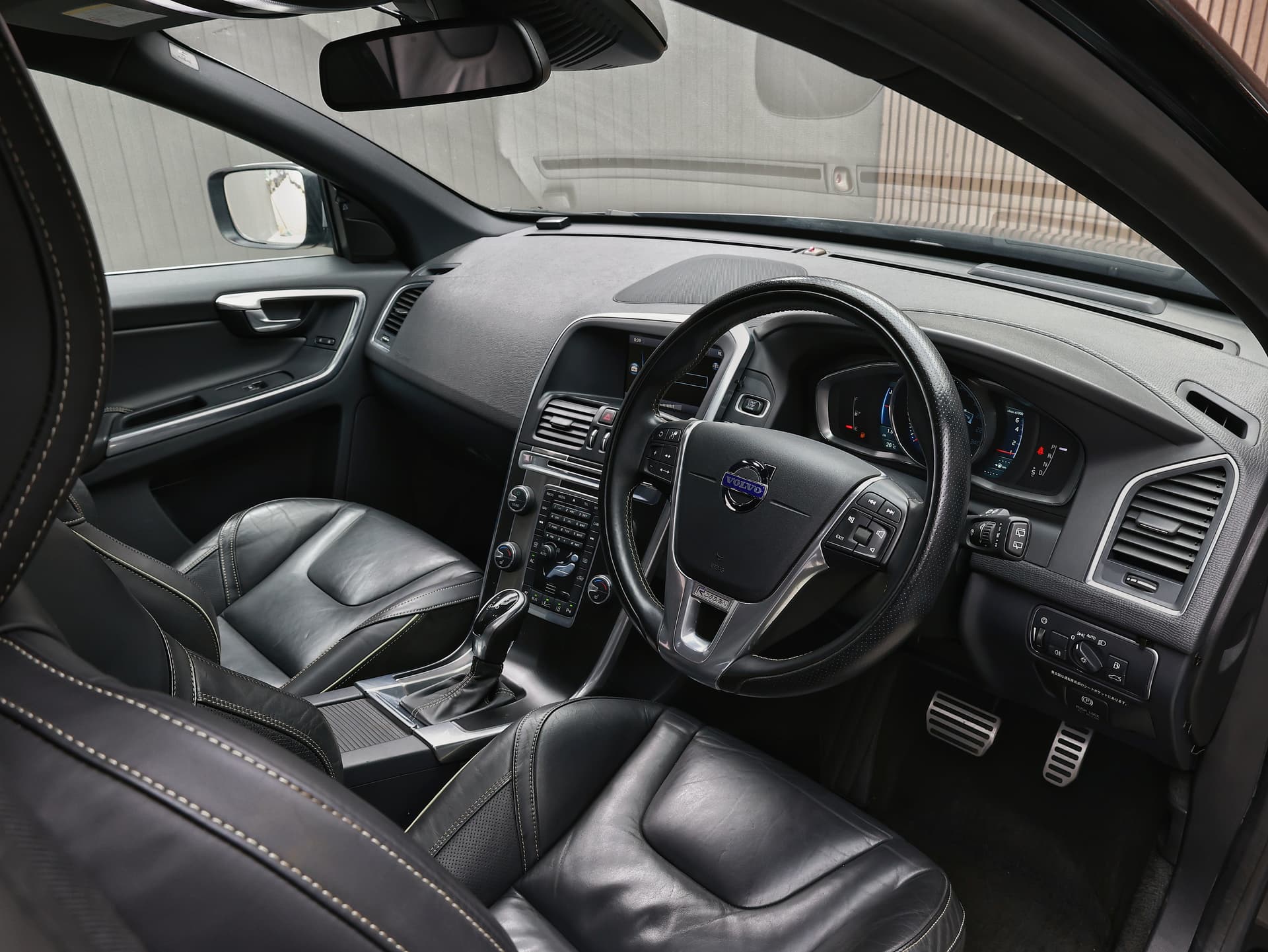 2013 Volvo XC60 T5 R-Design image-8