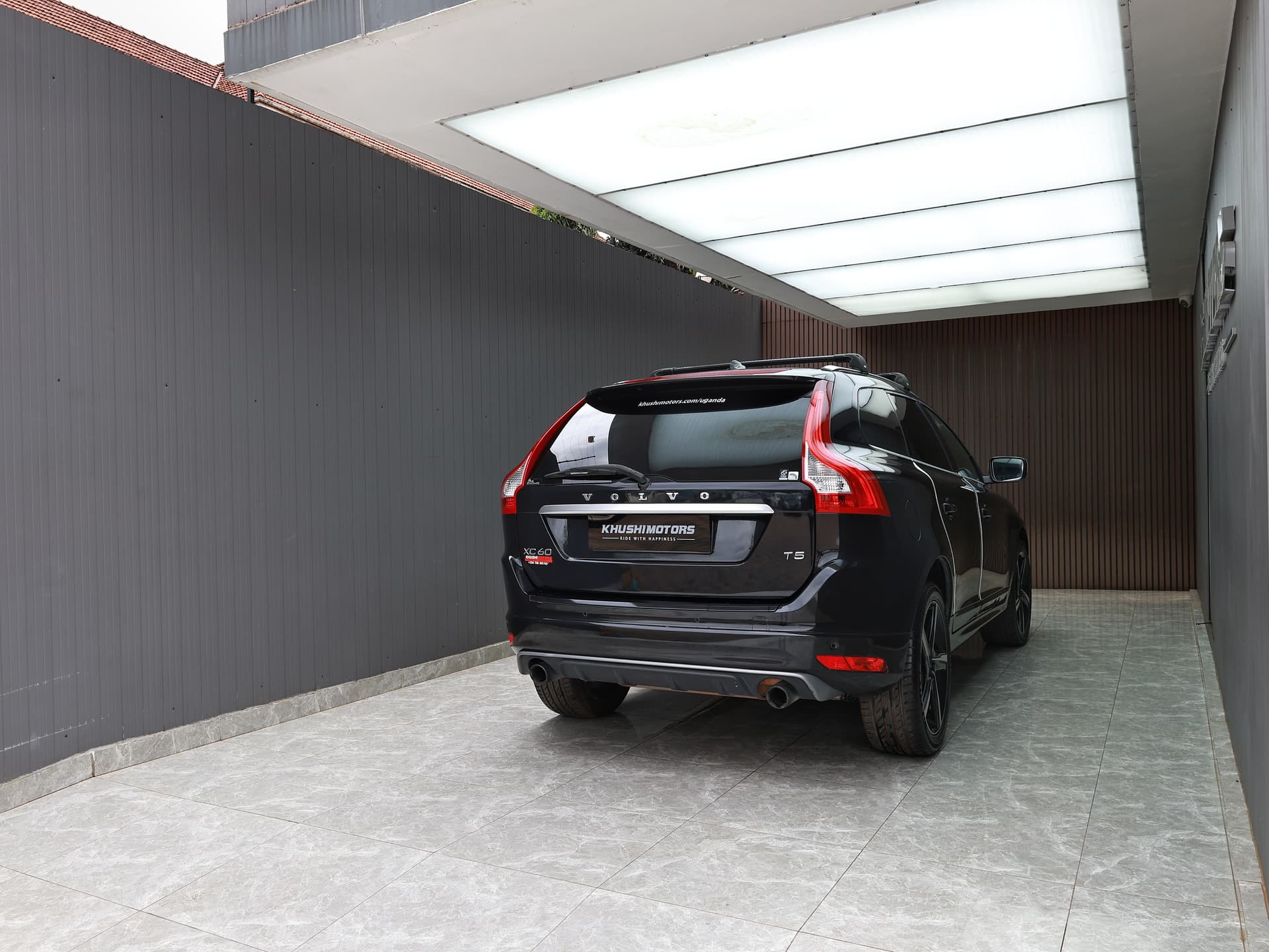 2013 Volvo XC60 T5 R-Design image-4