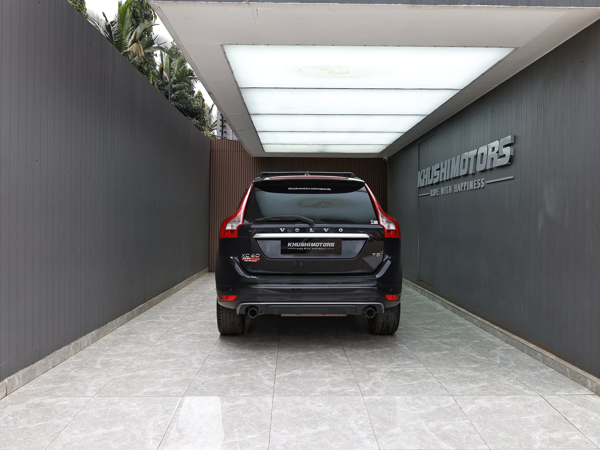 2013 Volvo XC60 T5 R-Design image-5