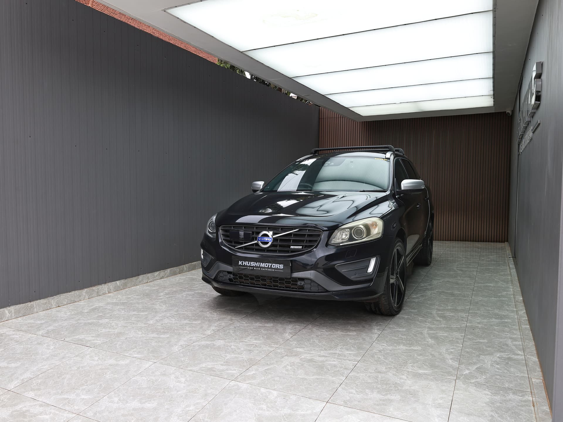 2013 Volvo XC60 T5 R-Design image-3