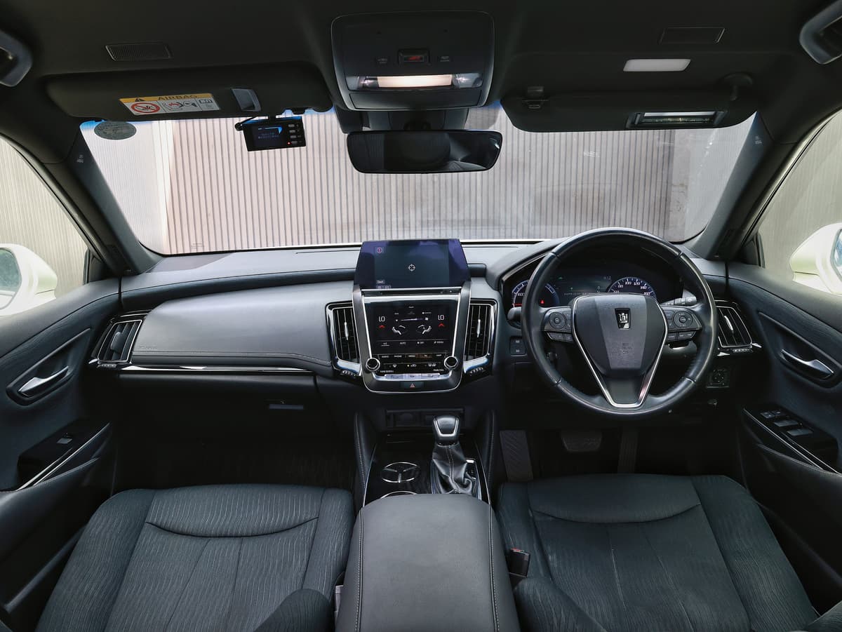 2018 Toyota Crown image-9