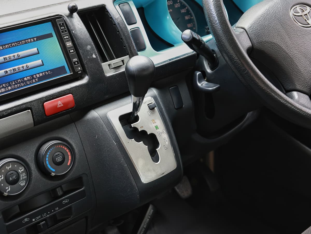 2012 Toyota Regius Van Long DX image-10