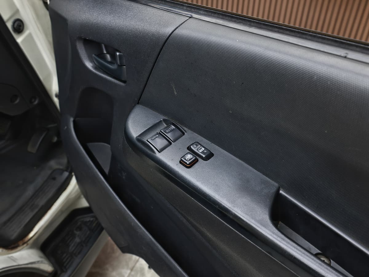 2012 Toyota Regius Van Long DX image-11
