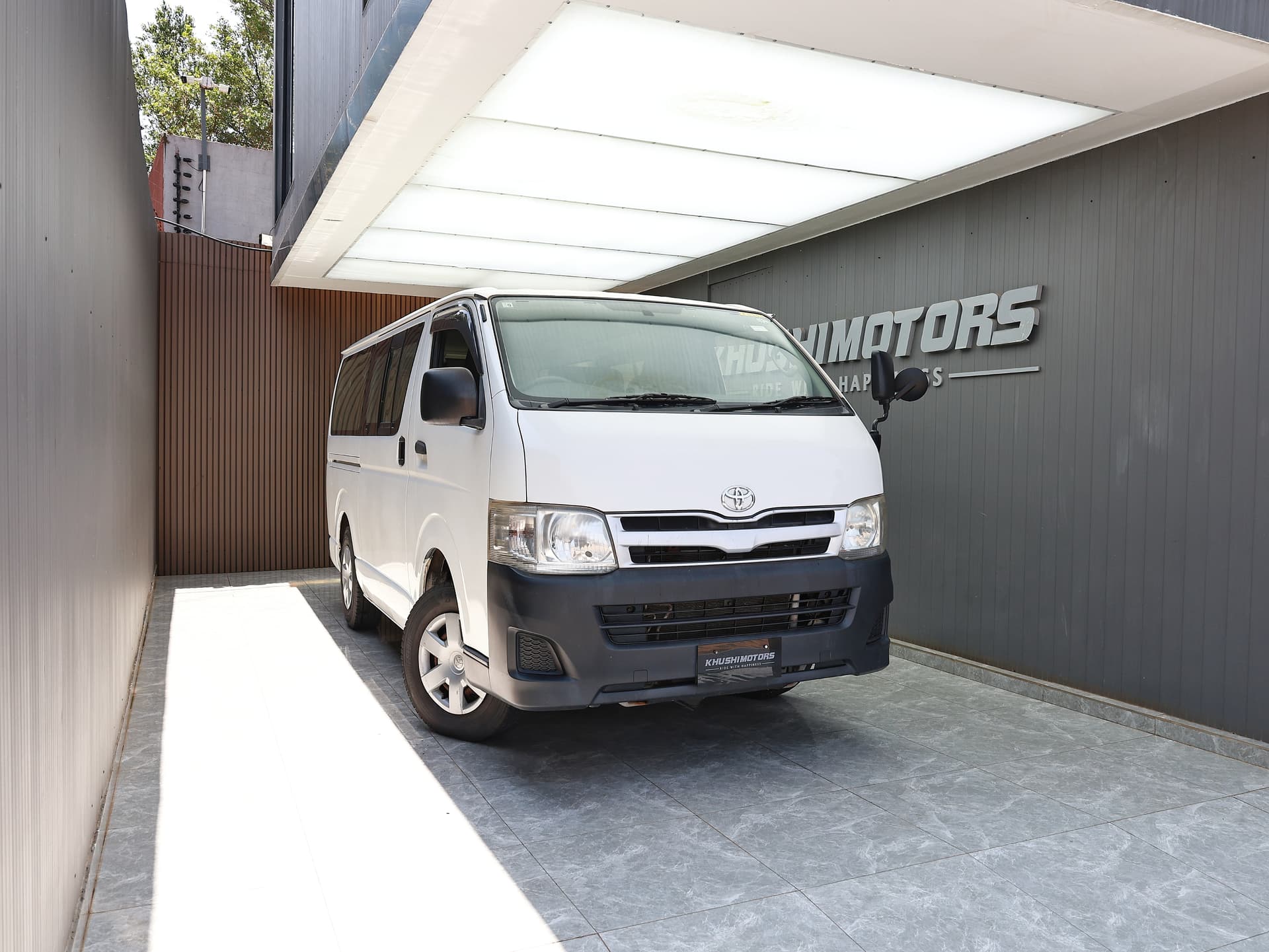 2013 Toyota Hiace Long DX image-1