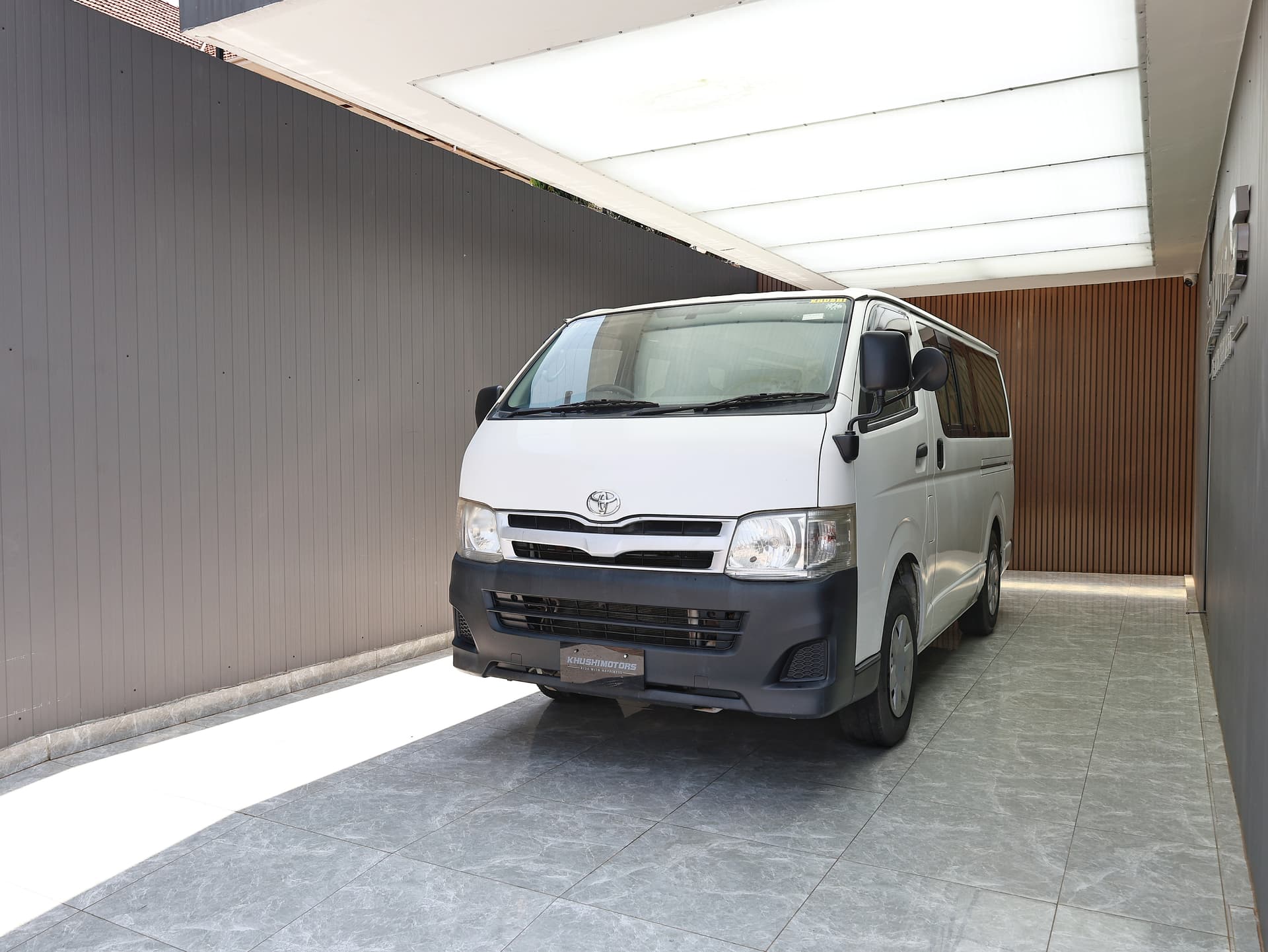 2013 Toyota Hiace Long DX image-3