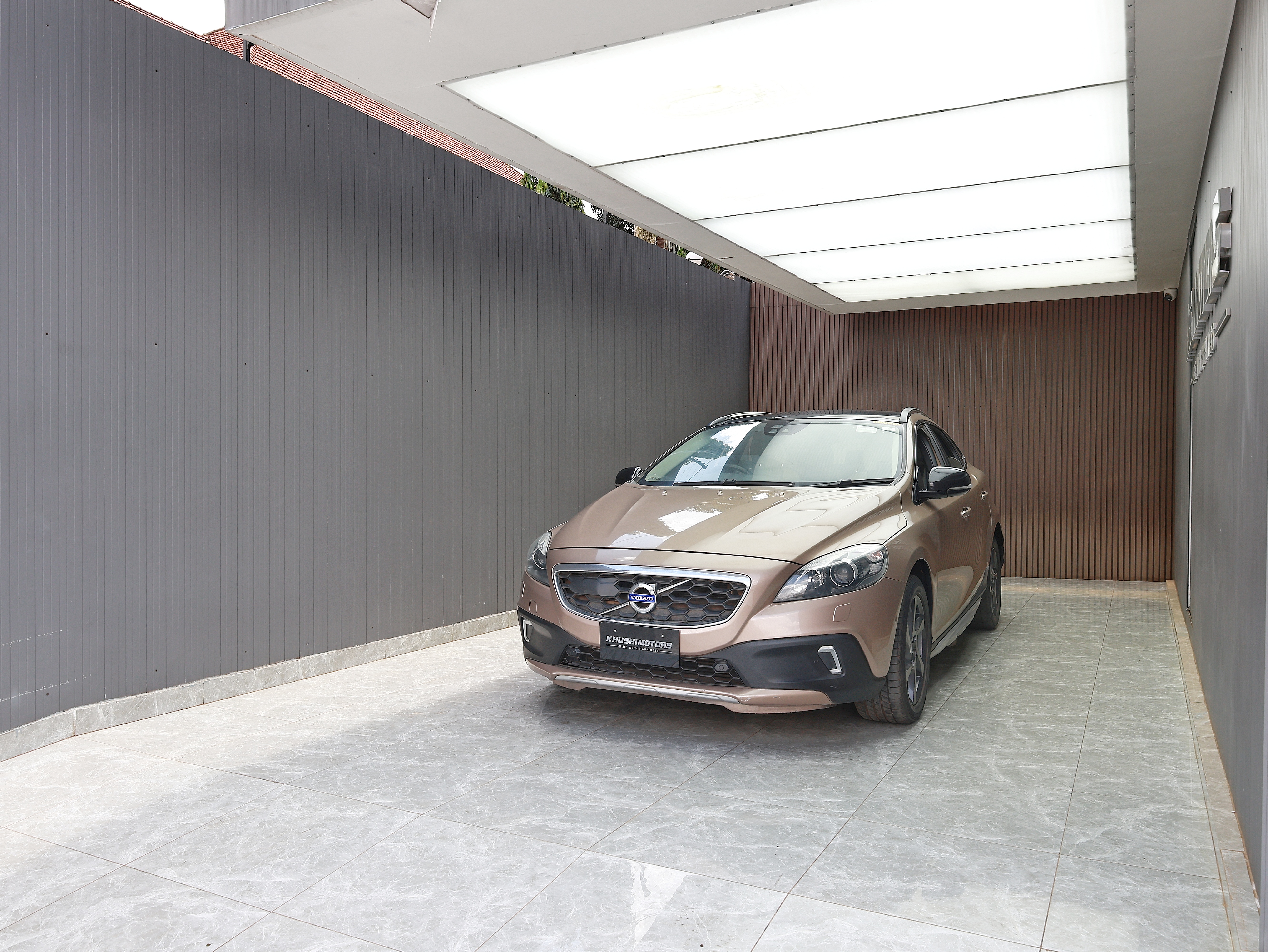 2013 Volvo V40 Cross Country T5 Awd image-1