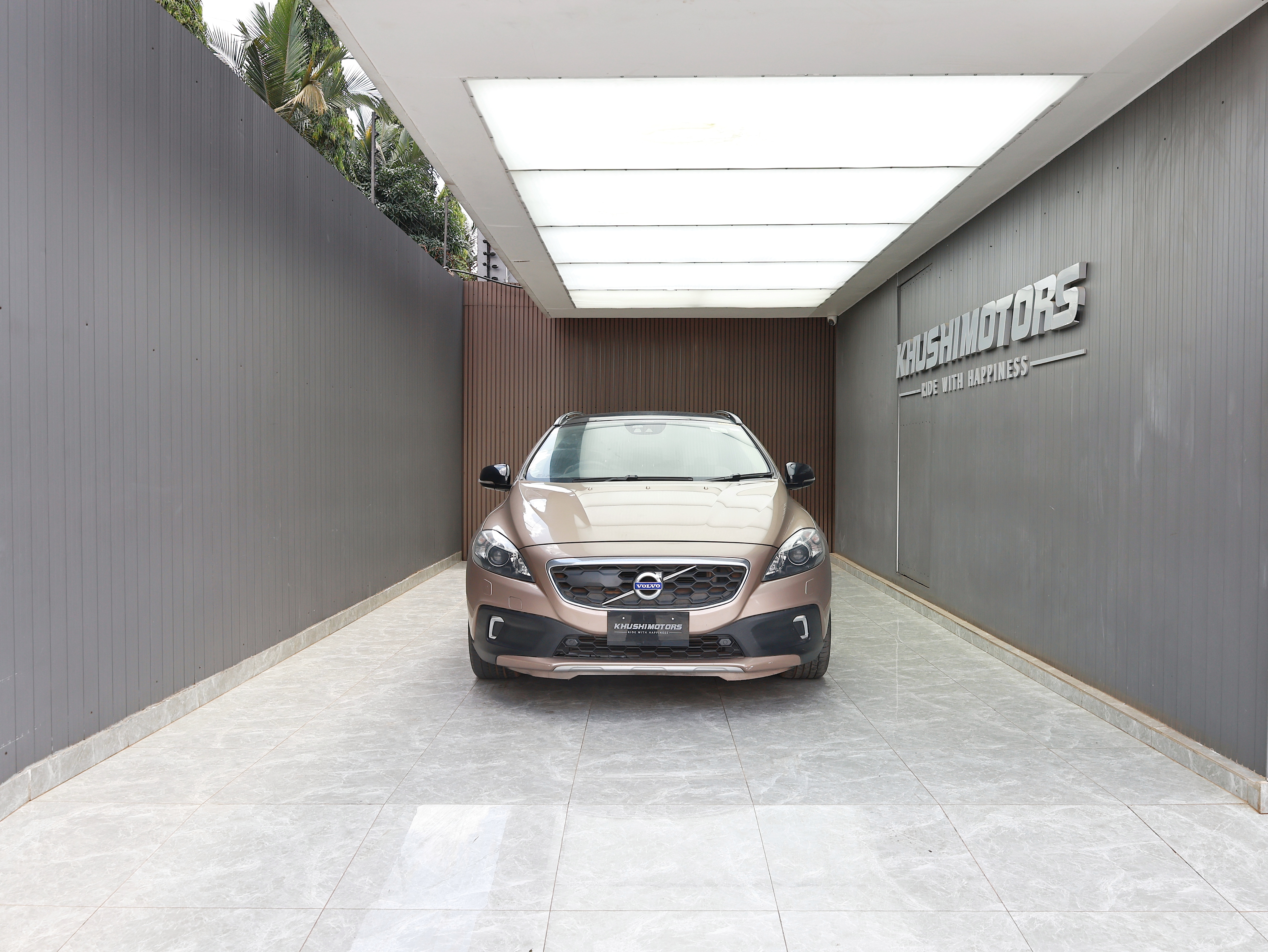 2013 Volvo V40 Cross Country T5 Awd image-2