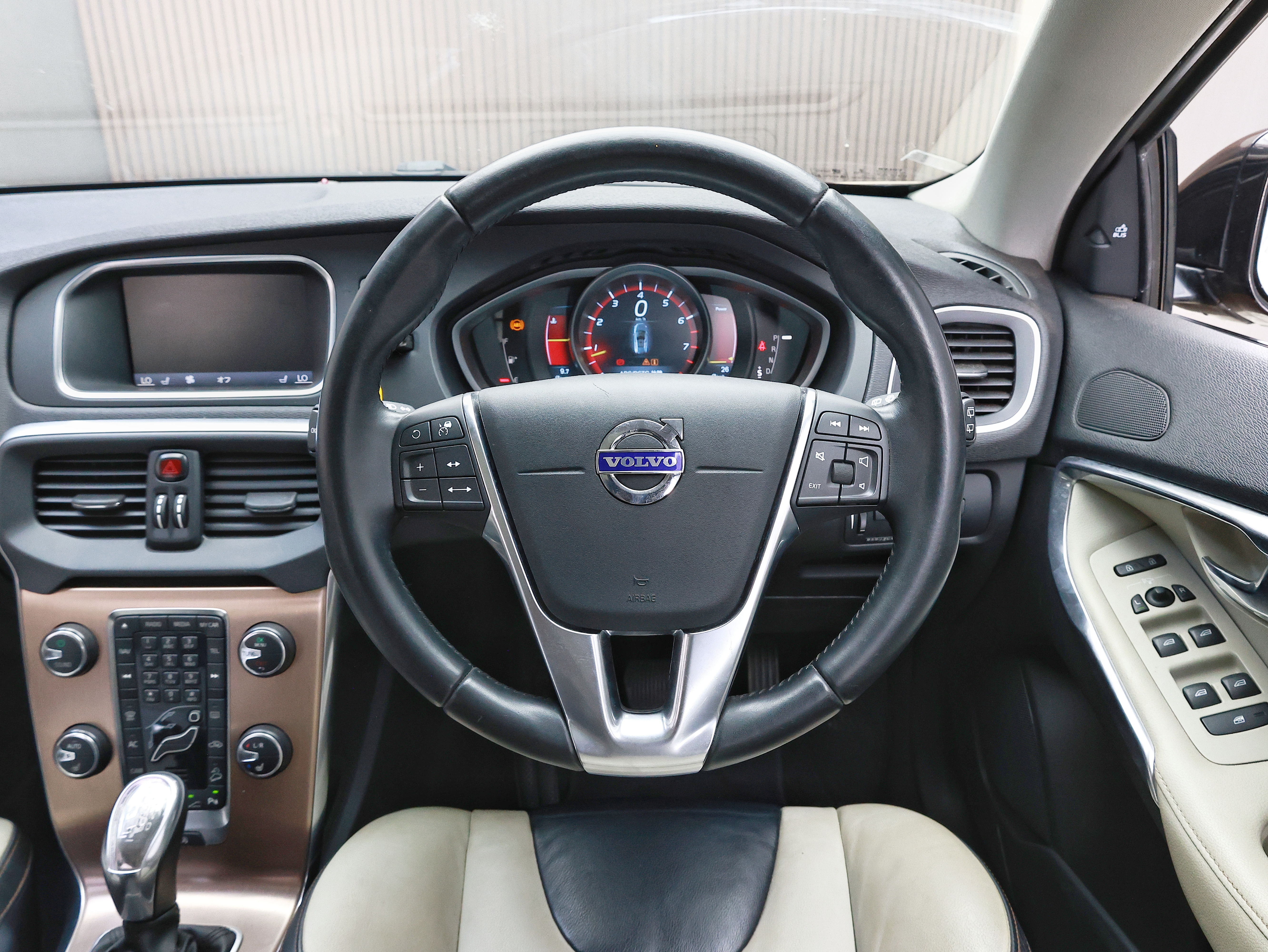 2013 Volvo V40 Cross Country T5 Awd image-7