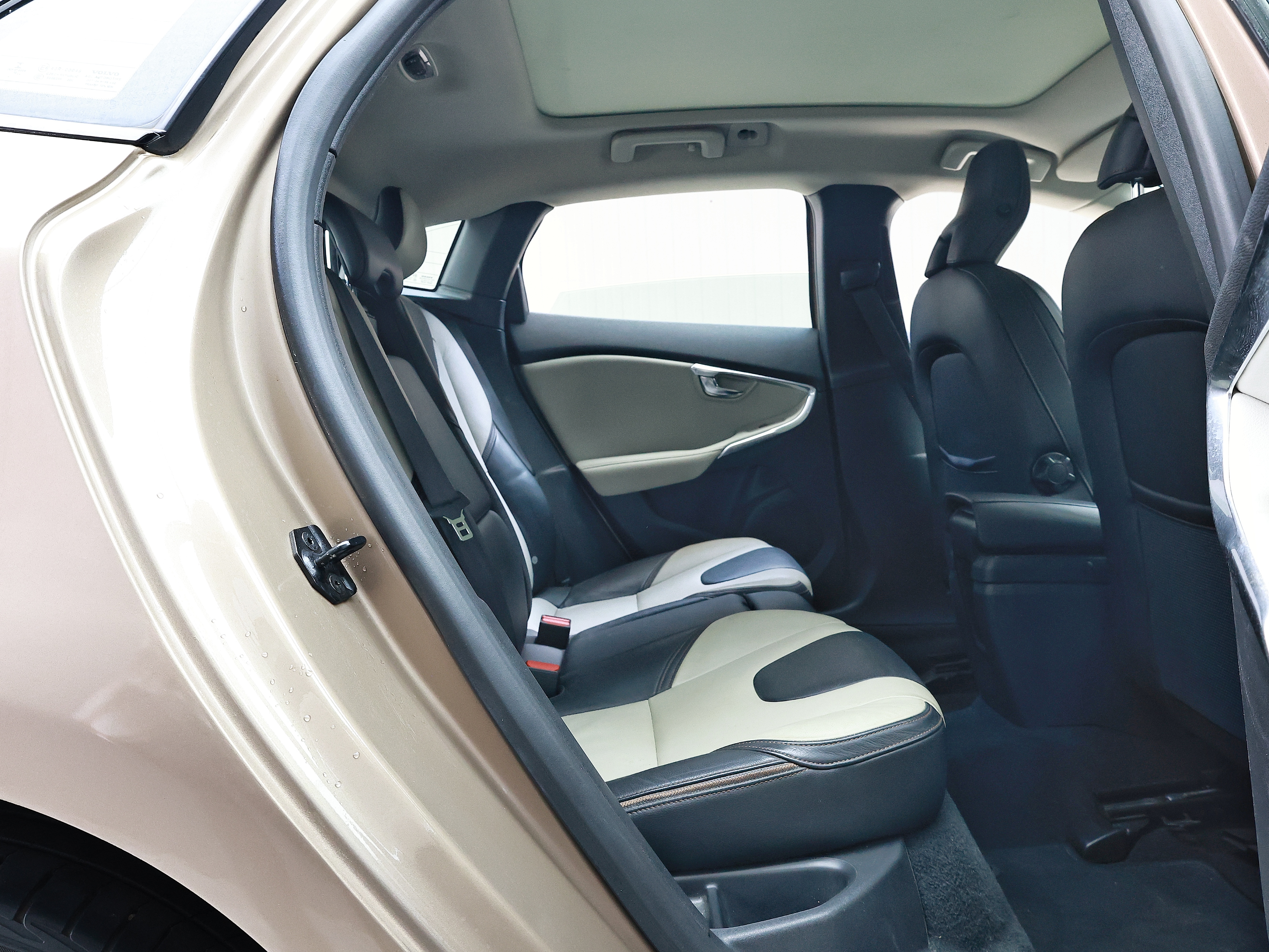 2013 Volvo V40 Cross Country T5 Awd image-11