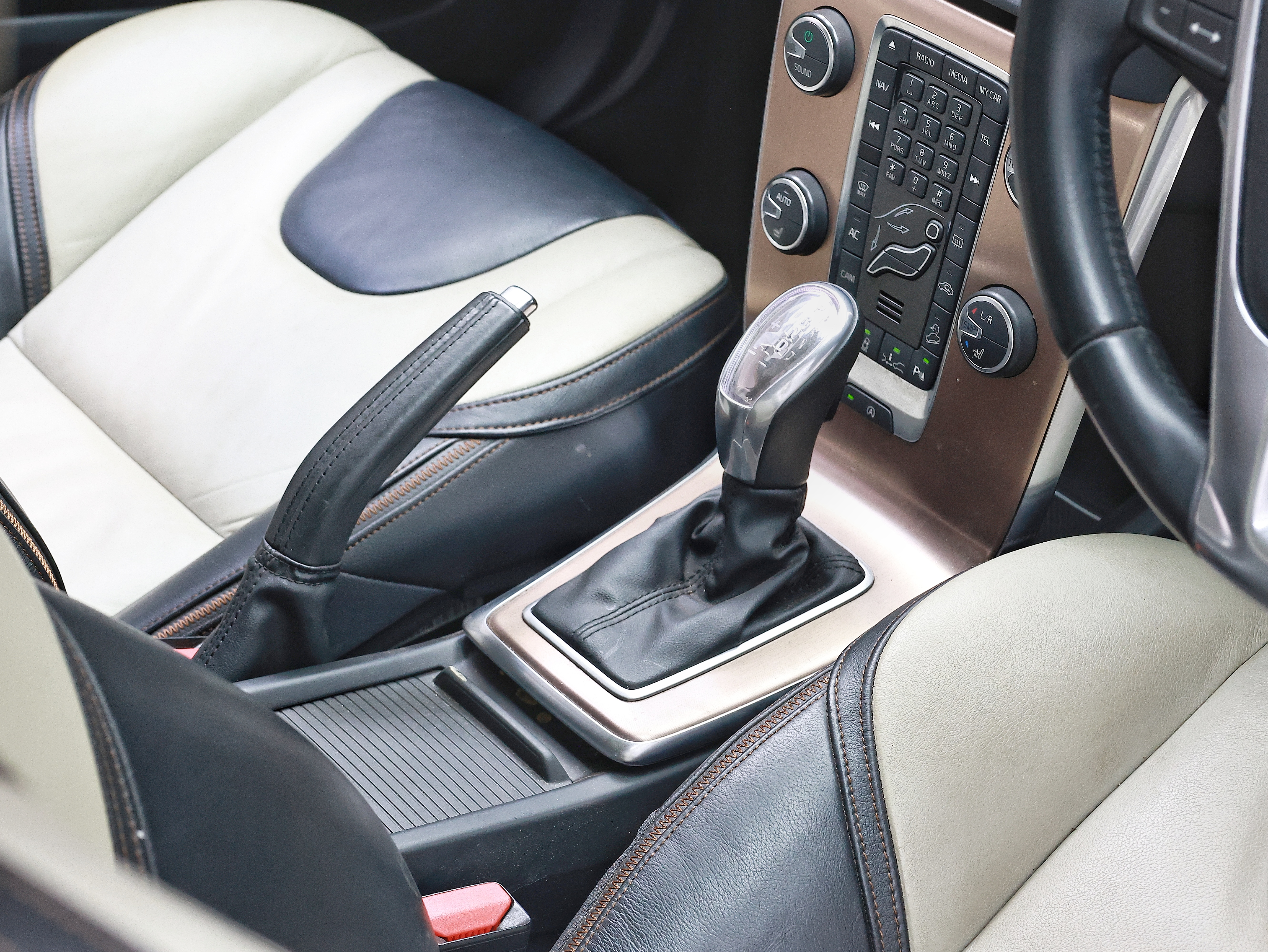 2013 Volvo V40 Cross Country T5 Awd image-12