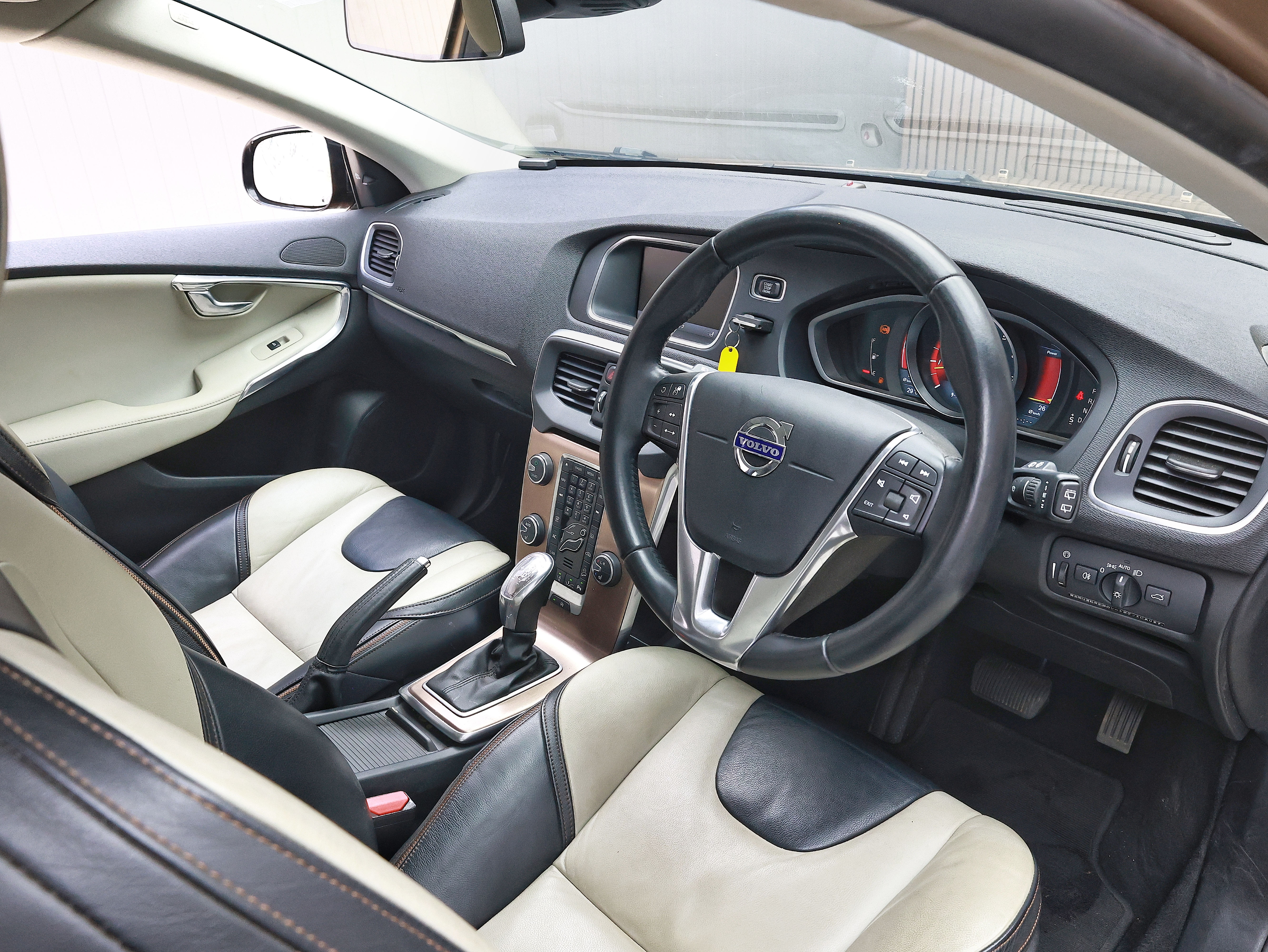 2013 Volvo V40 Cross Country T5 Awd image-13