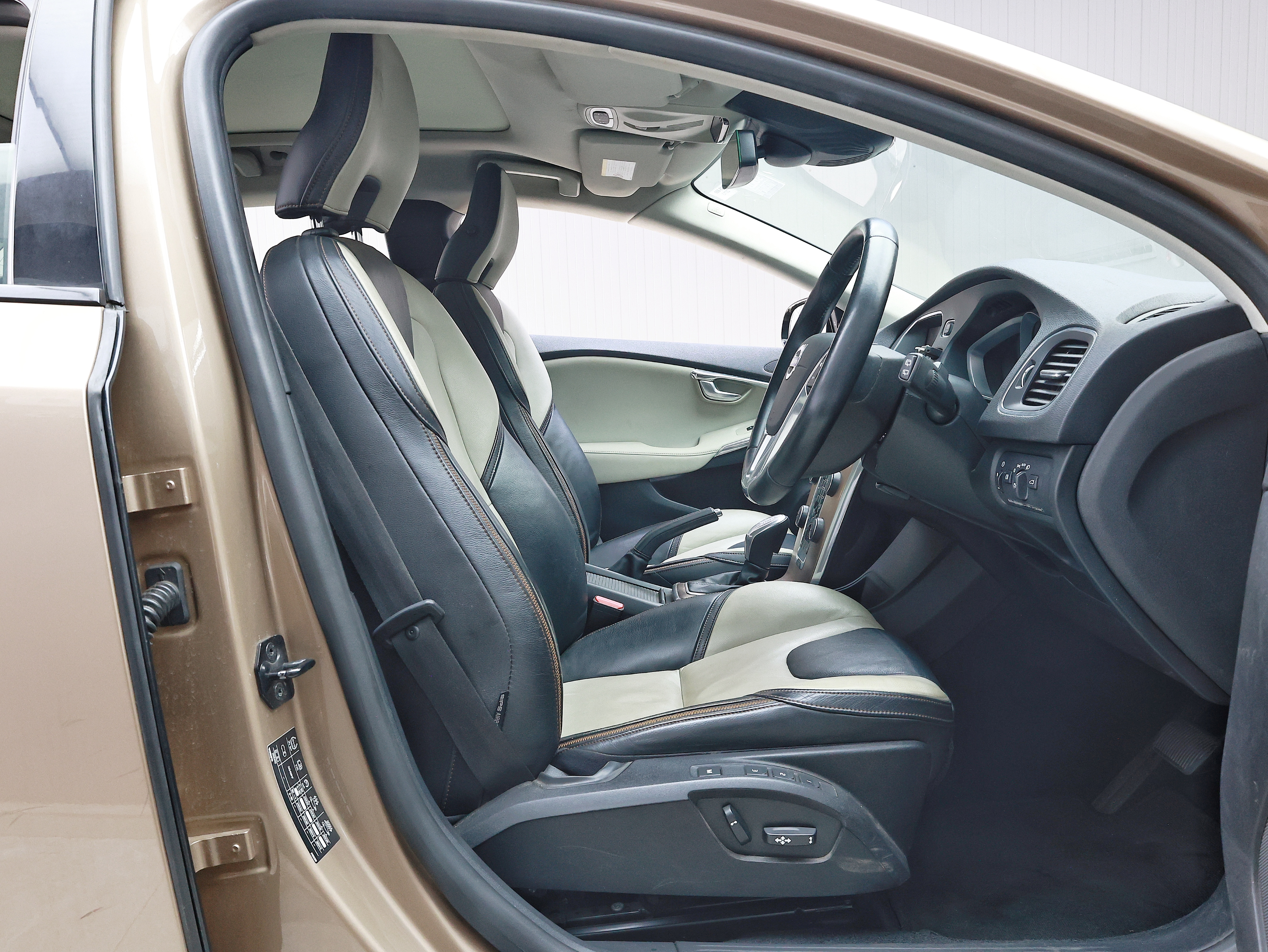 2013 Volvo V40 Cross Country T5 Awd image-14