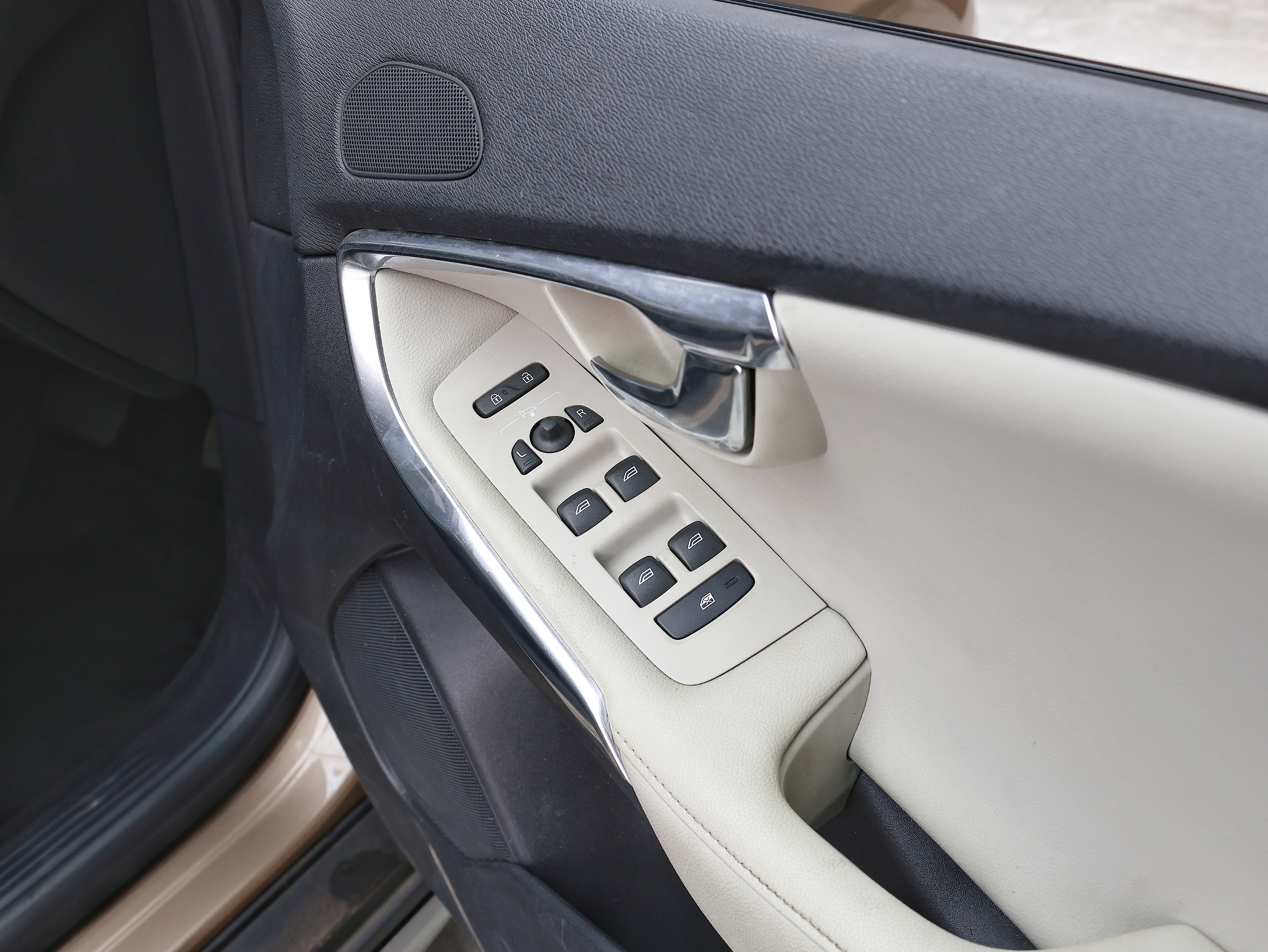 2013 Volvo V40 Cross Country T5 Awd image-15