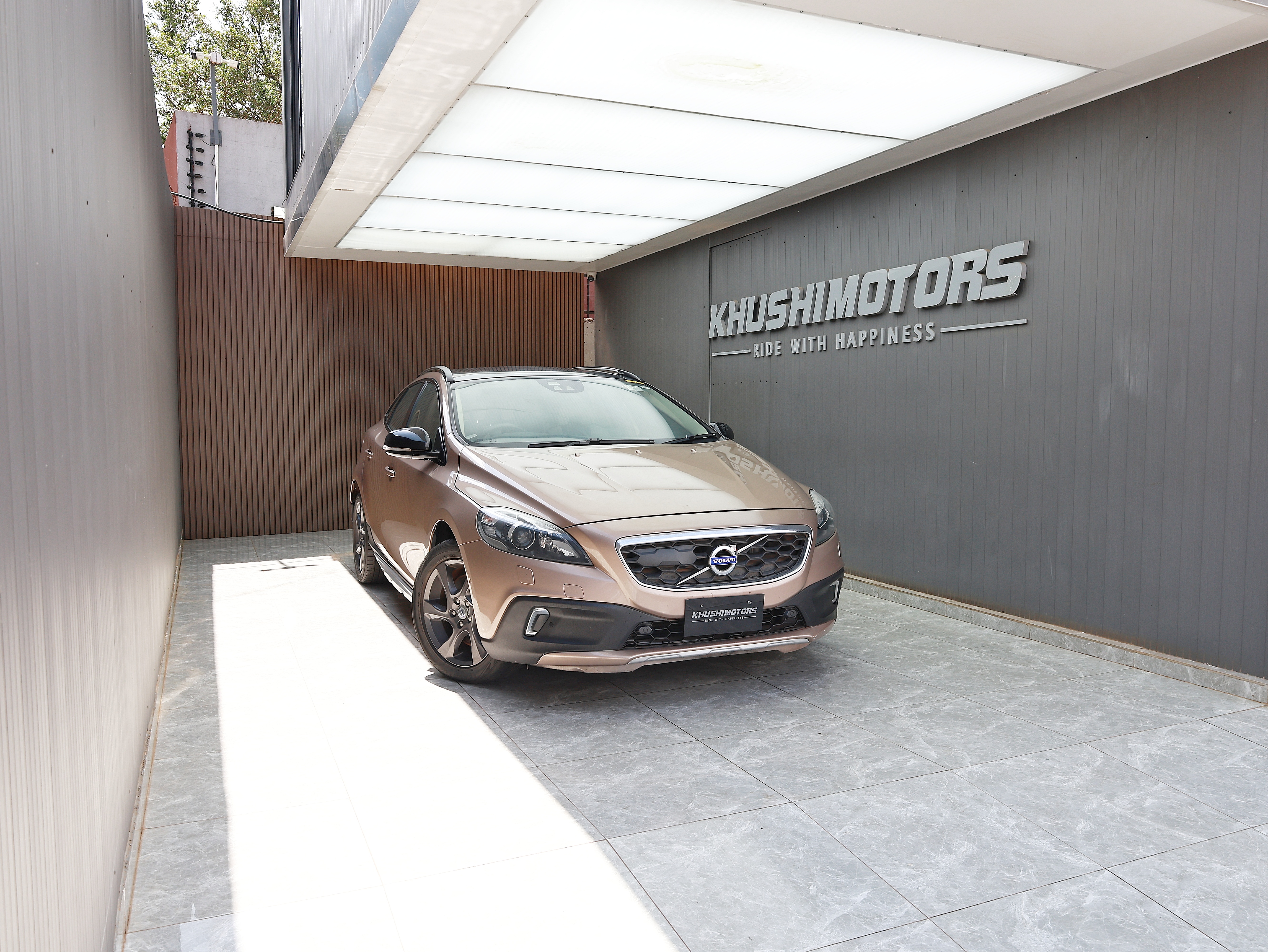 2013 Volvo V40 Cross Country T5 Awd image-3