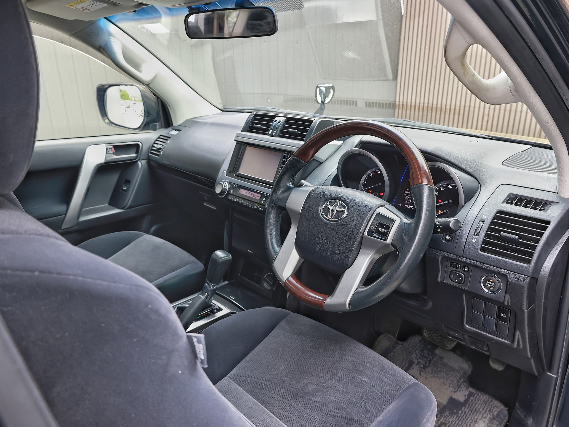 2017 Toyota Land Cruiser Prado TX image-8