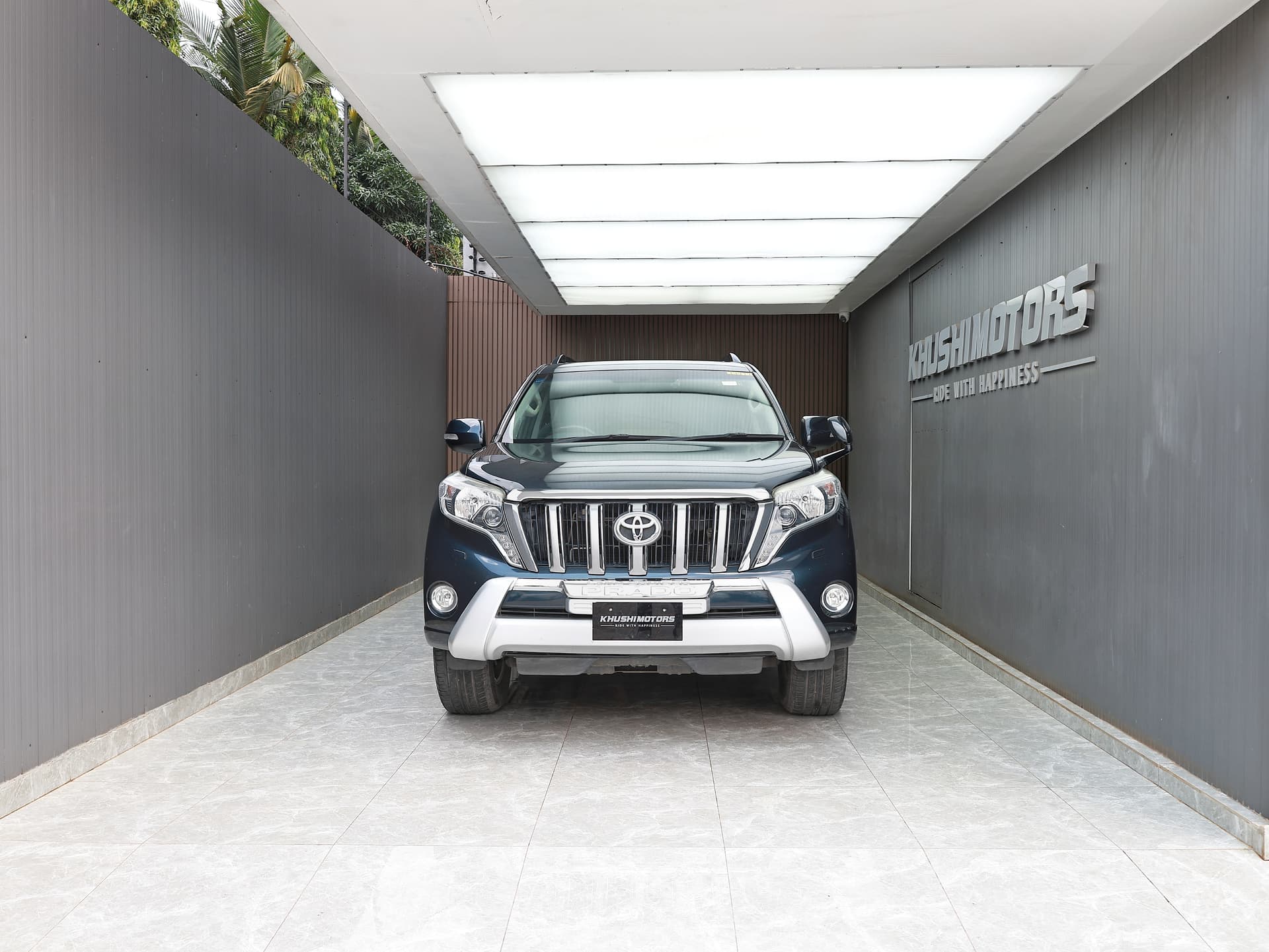 2017 Toyota Land Cruiser Prado TX image-2