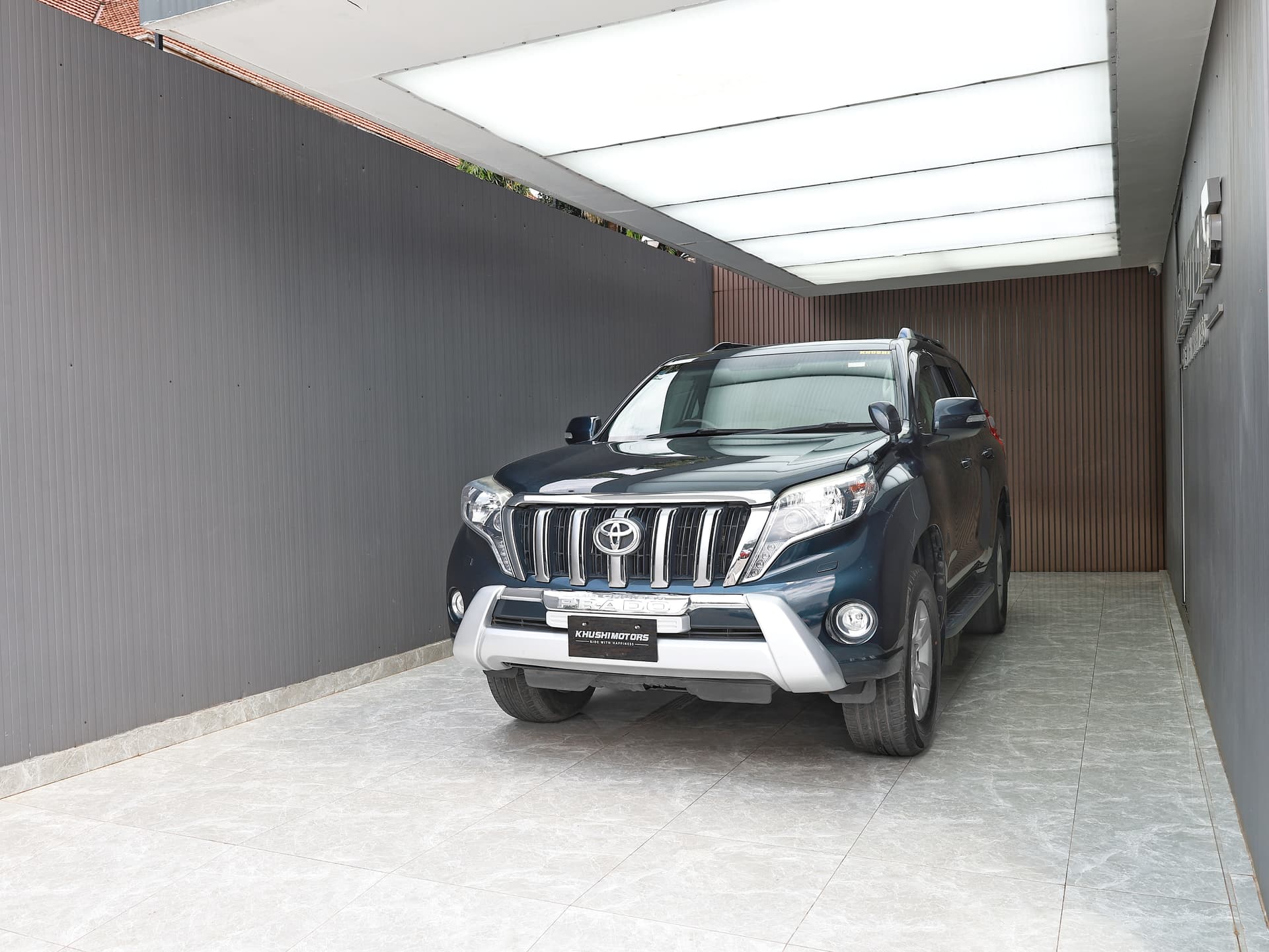 2017 Toyota Land Cruiser Prado TX image-3
