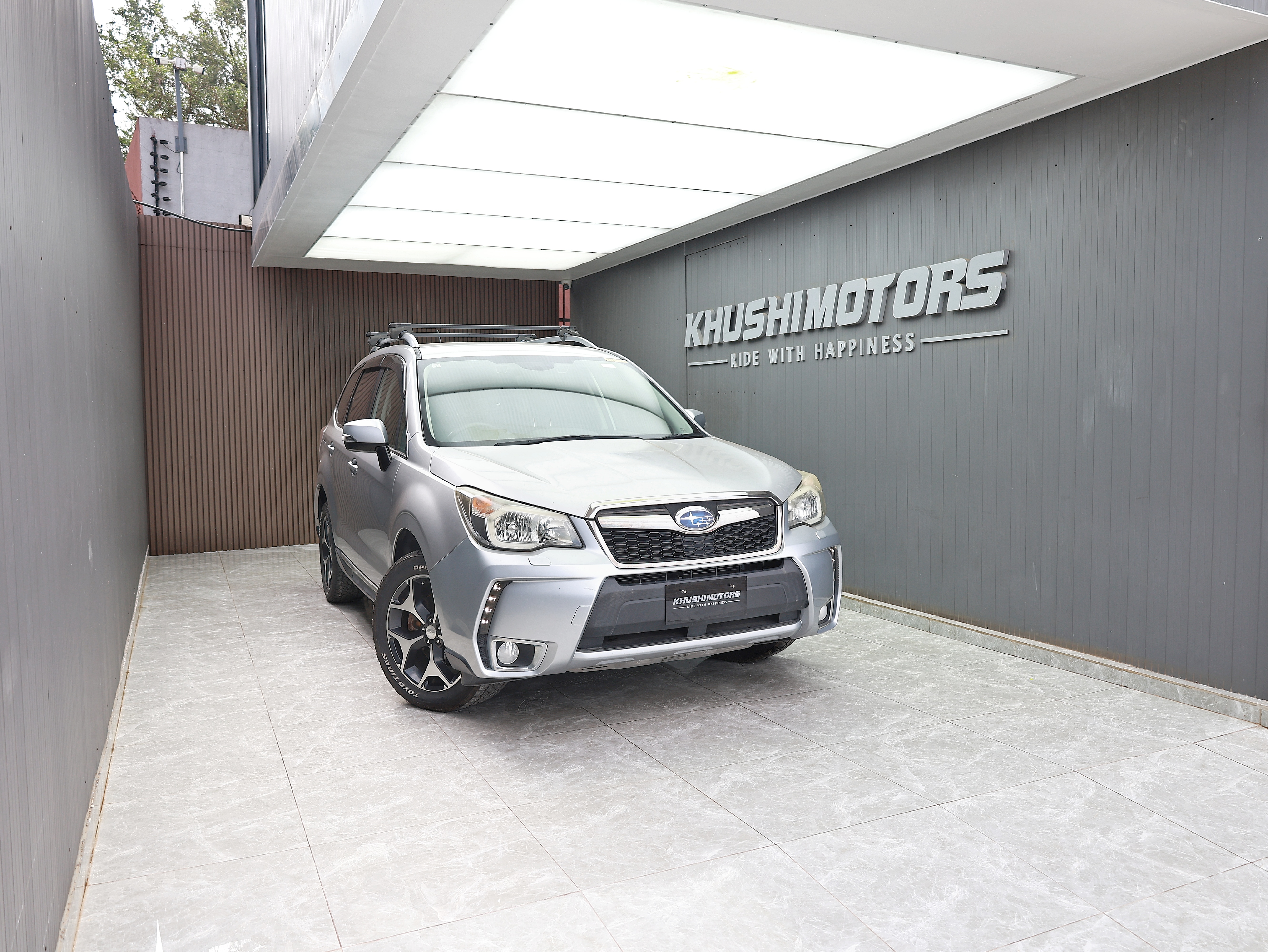 2013 Subaru Forester 2.0XT EYESIGHT image-1