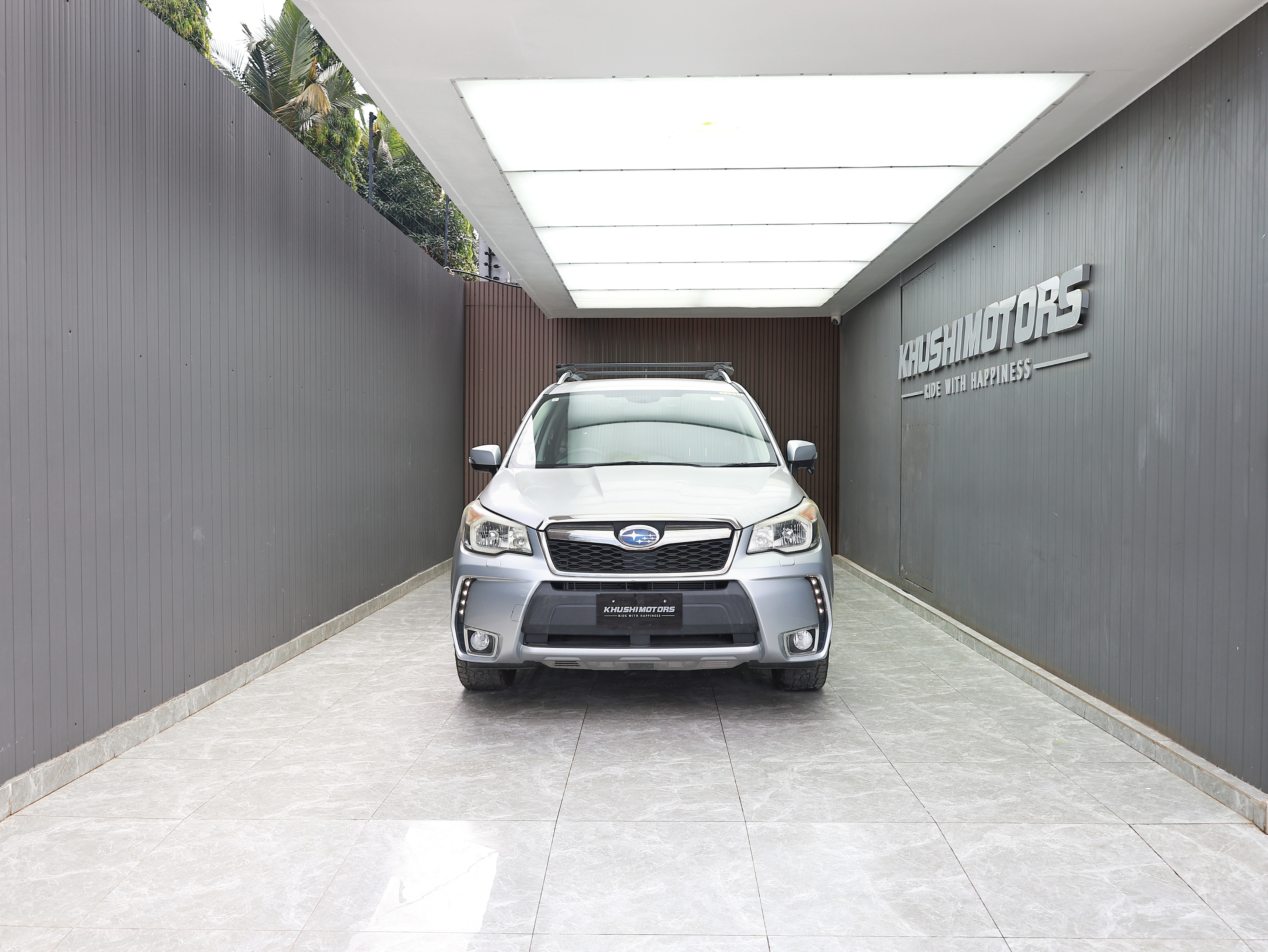 2013 Subaru Forester 2.0XT EYESIGHT image-2