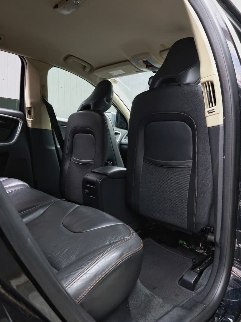 2012 Volvo XC60 T5 LE image-13