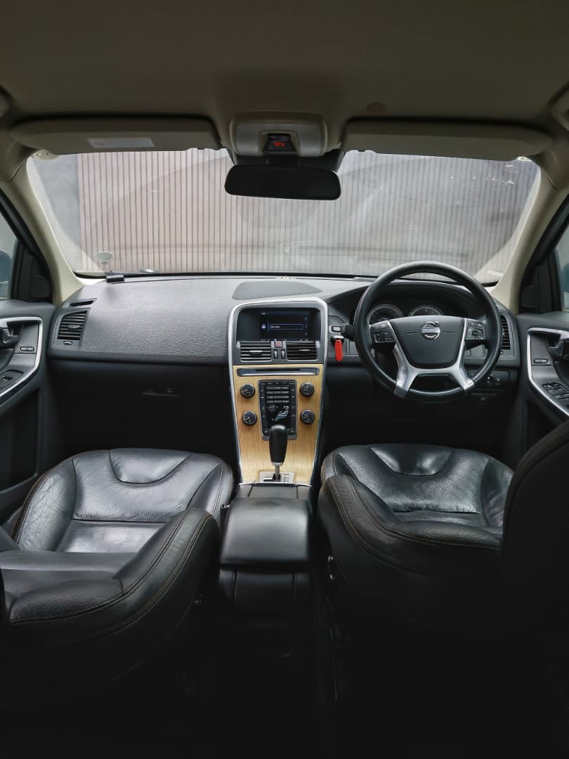 2012 Volvo XC60 T5 LE image-12