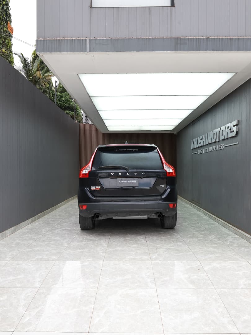 2012 Volvo XC60 T5 LE image-5