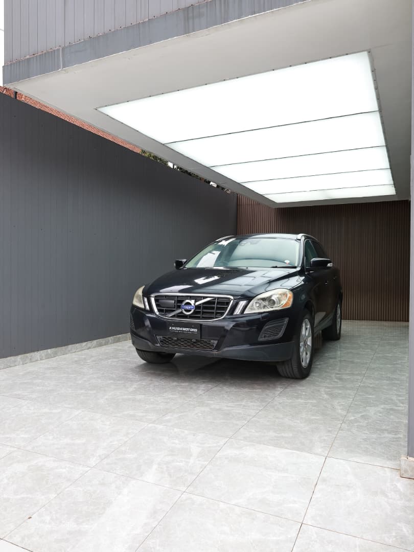 2012 Volvo XC60 T5 LE image-1