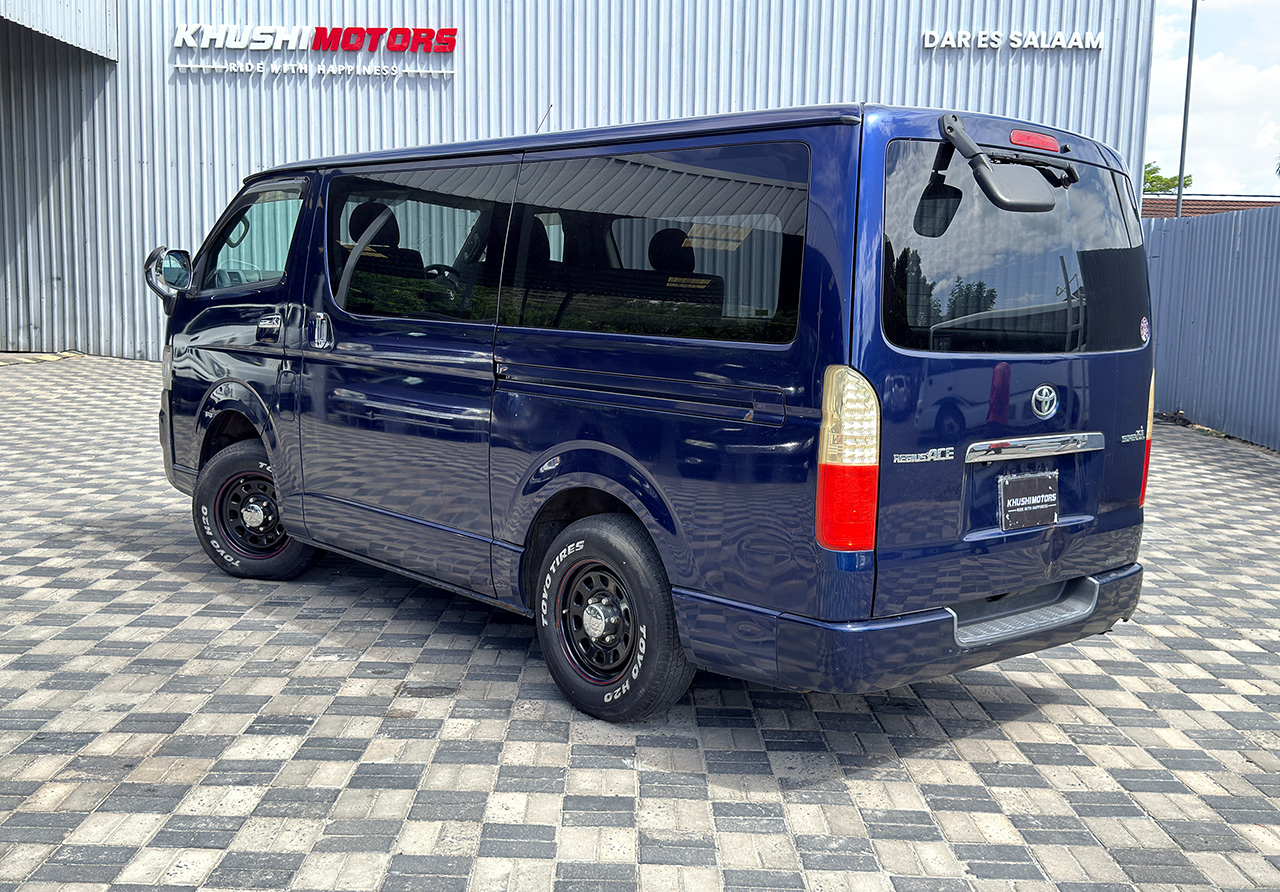 2006 Toyota Regius Super GL image-4