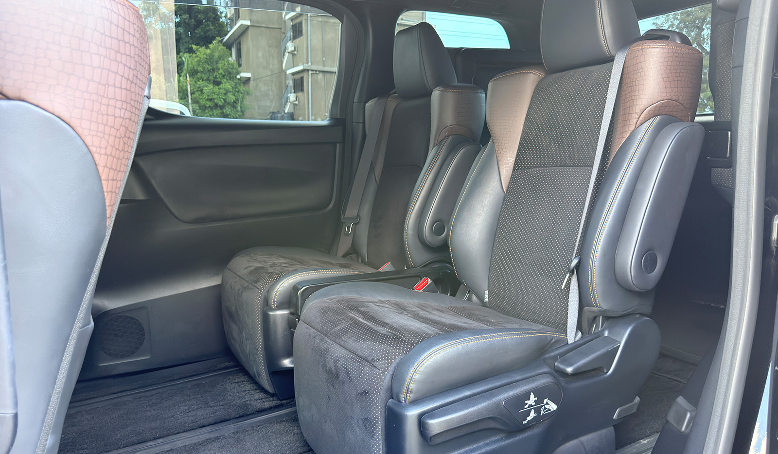 2016 Toyota Alphard SA PKG image-12