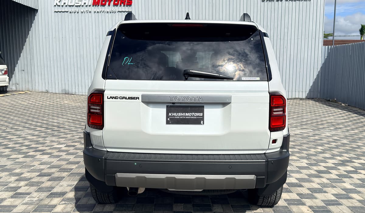 2024 Toyota Land Cruiser 250 VX image-5
