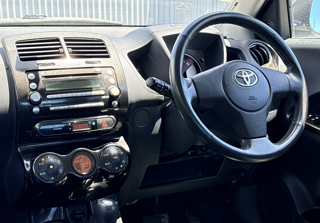 2008 Toyota IST 150G image-8