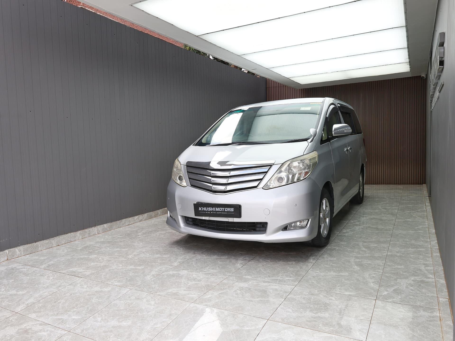 2010 Toyota Alphard 240X image-3