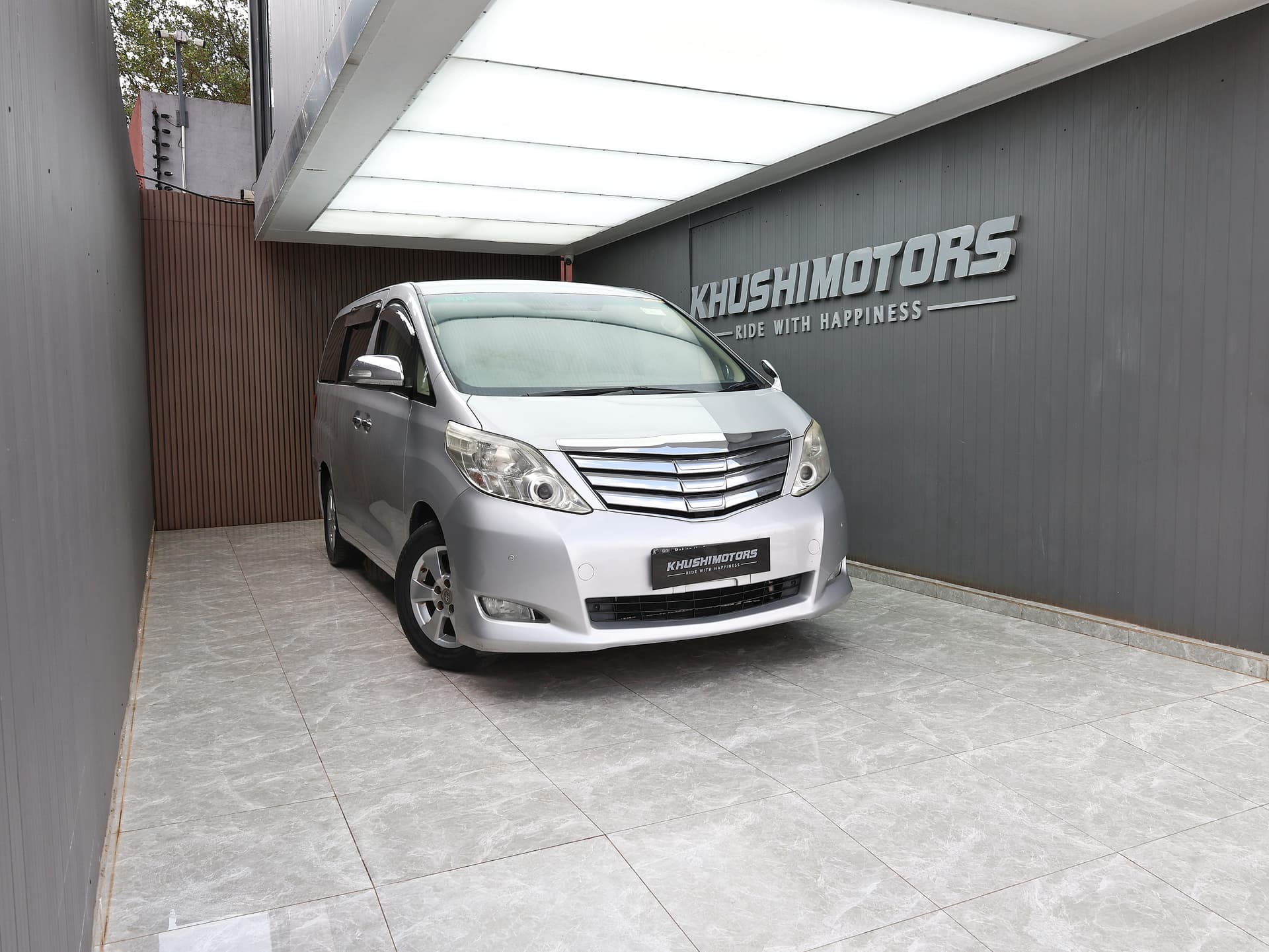 2010 Toyota Alphard 240X image-1