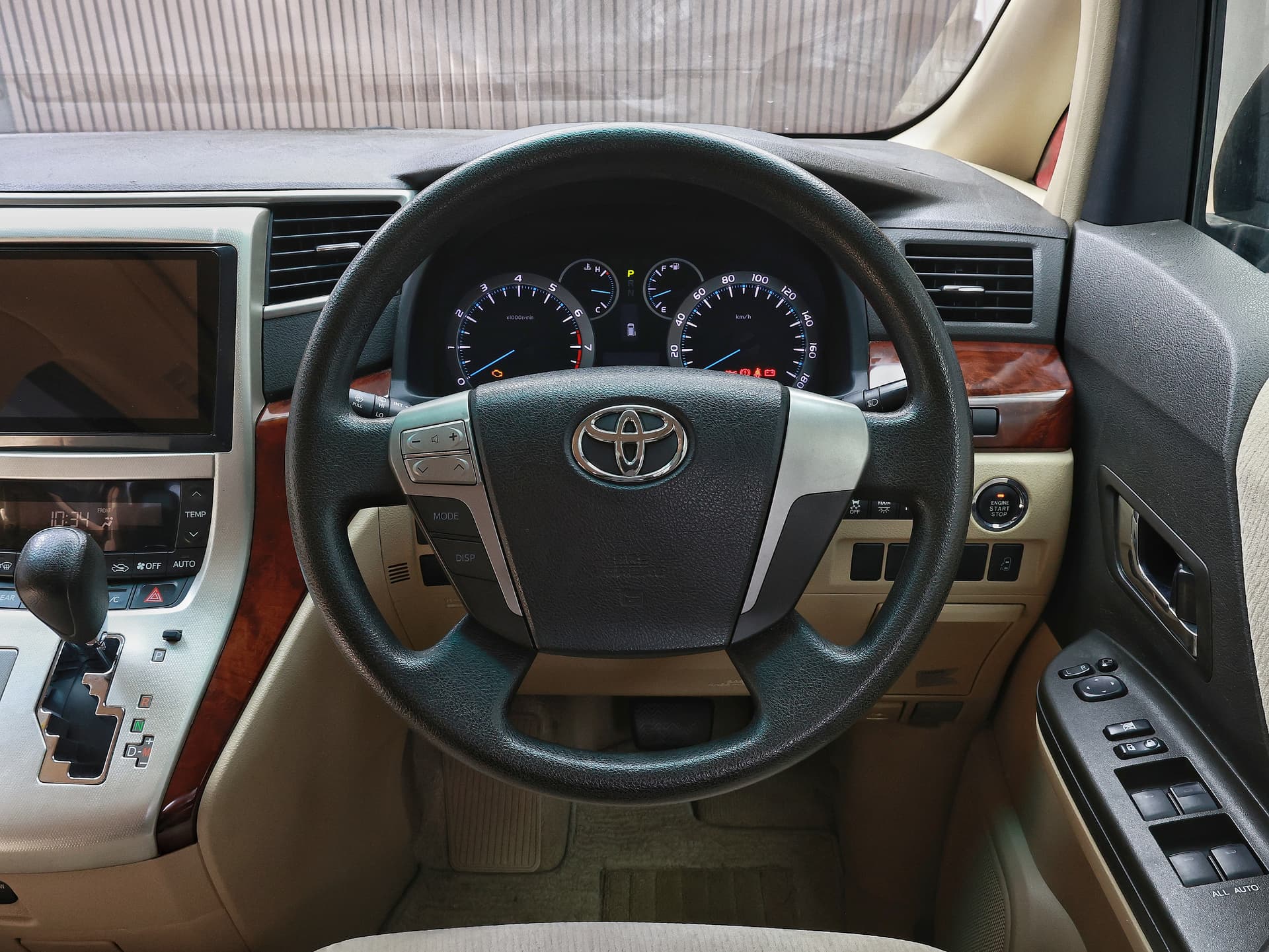 2010 Toyota Alphard 240X image-9